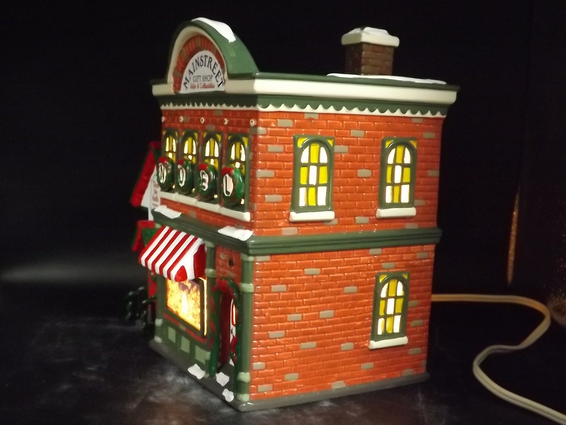 Vintage 1997 Snow Village Mainstreet Gift Shop Illuminated Figurine (With Box & COA)