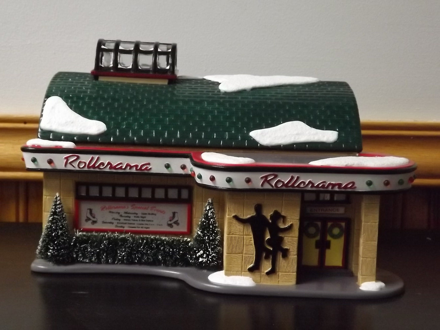 Vintage 1997 Snow Village "Rollerama Roller Rink" Illuminated Figurine with Box & COA