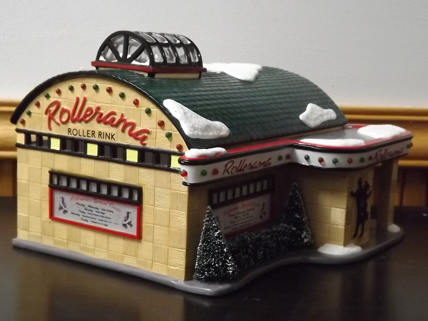 Vintage 1997 Snow Village "Rollerama Roller Rink" Illuminated Figurine with Box & COA