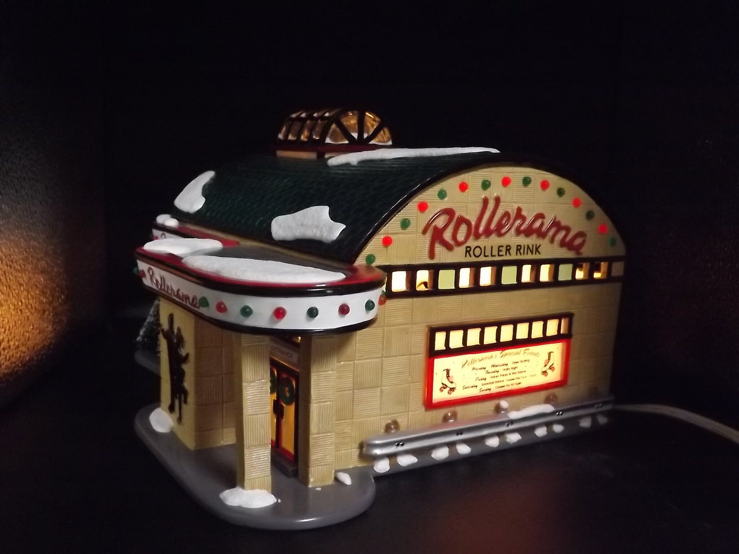 Vintage 1997 Snow Village "Rollerama Roller Rink" Illuminated Figurine with Box & COA