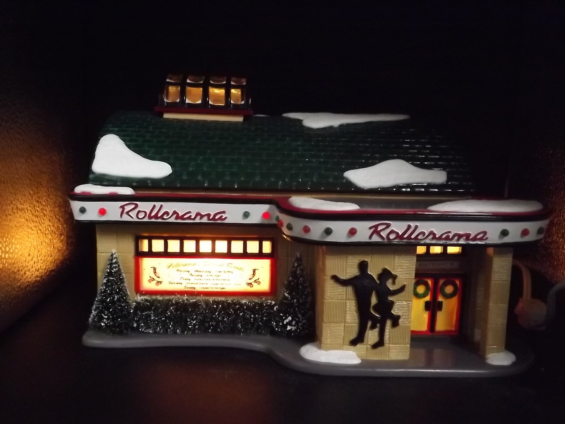 Vintage 1997 Snow Village "Rollerama Roller Rink" Illuminated Figurine with Box & COA