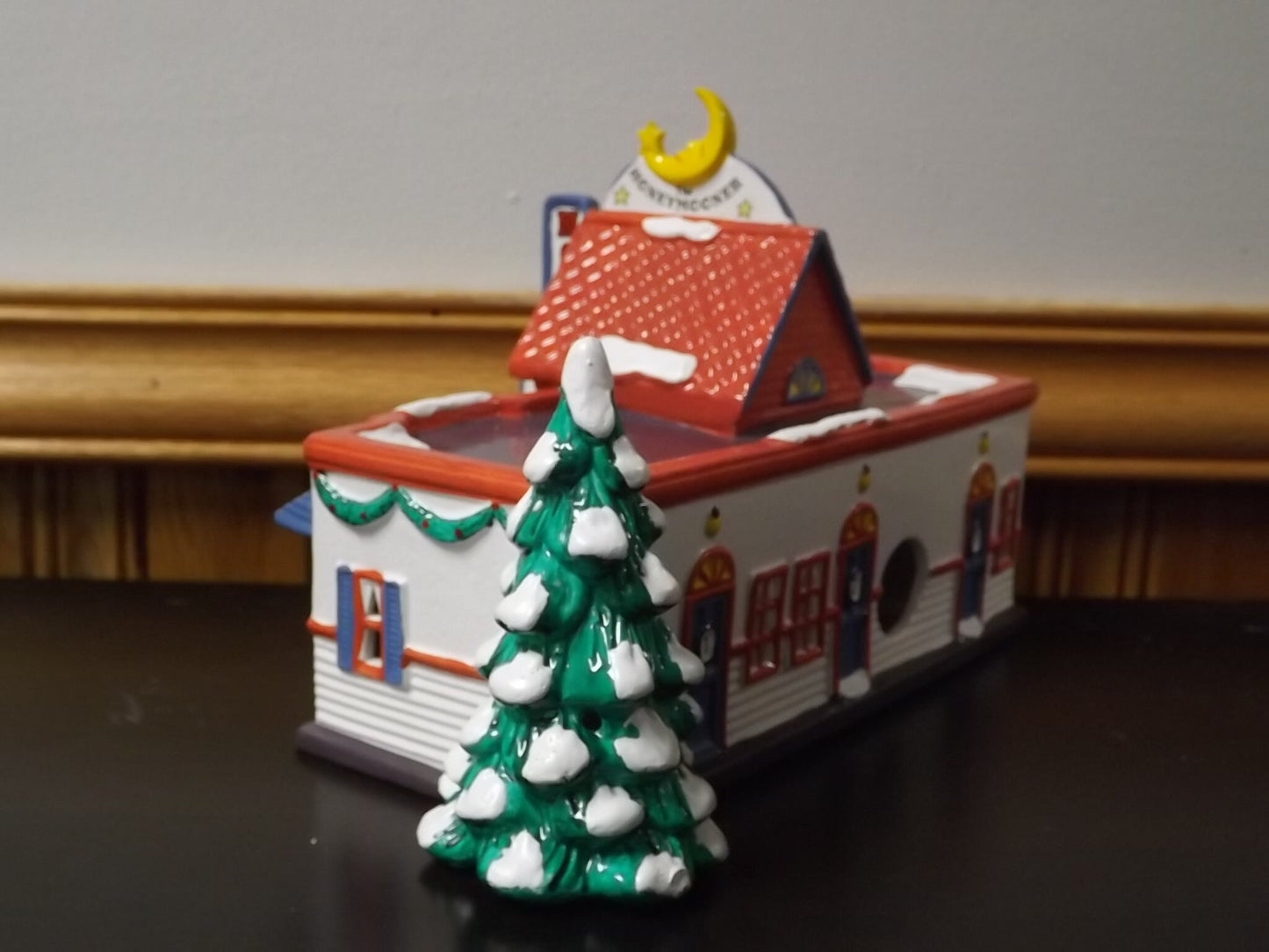 Vintage 1991 Snow Village "The Honeymooner Motel" Illuminated Figurine with Box & COA