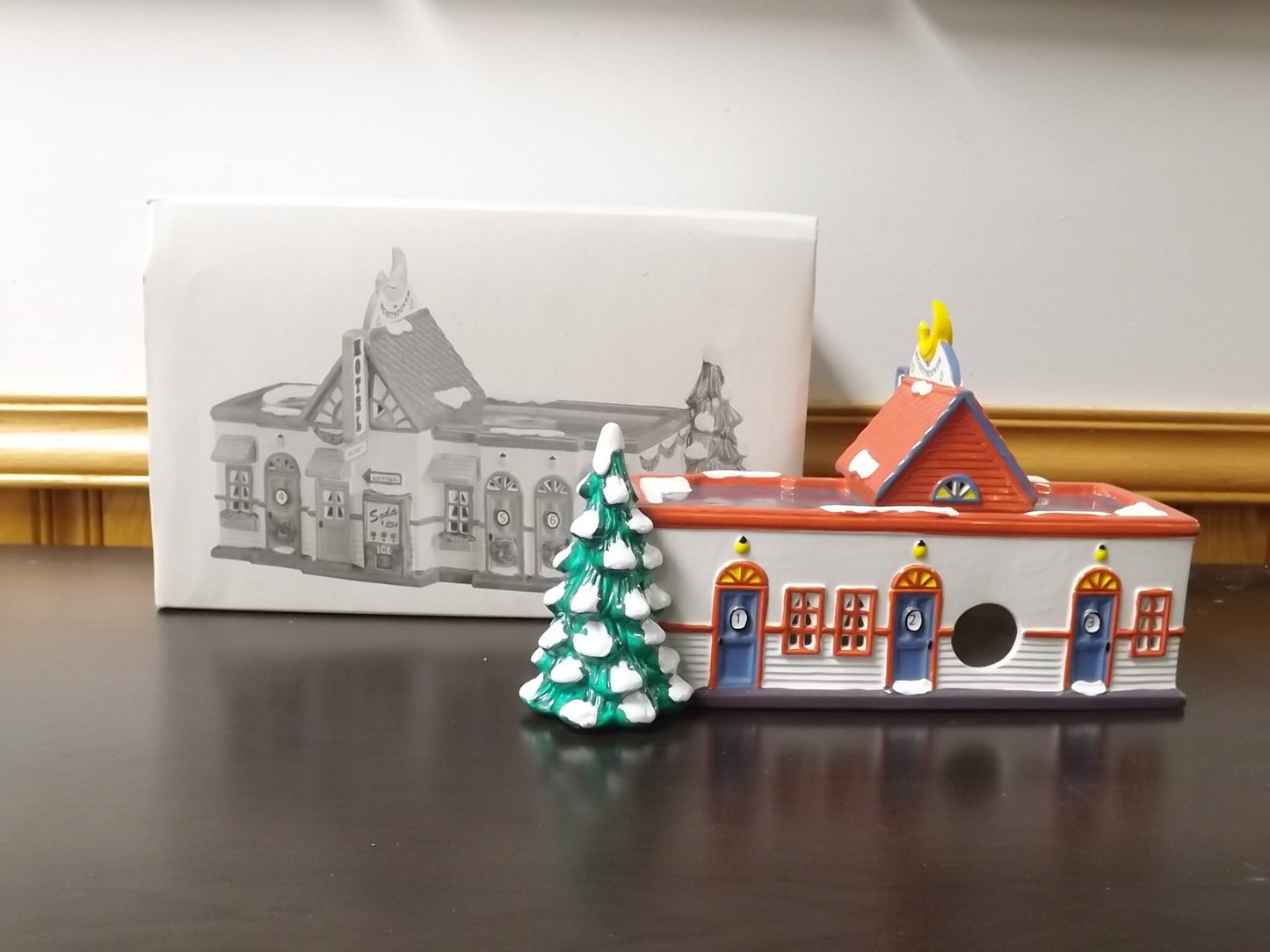 Vintage 1991 Snow Village "The Honeymooner Motel" Illuminated Figurine with Box & COA