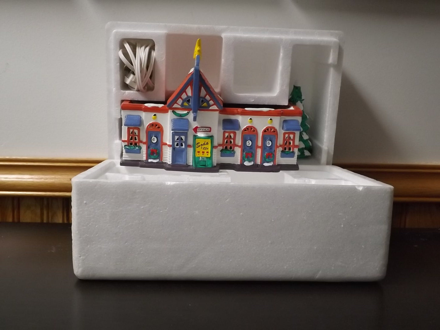 Vintage 1991 Snow Village "The Honeymooner Motel" Illuminated Figurine with Box & COA