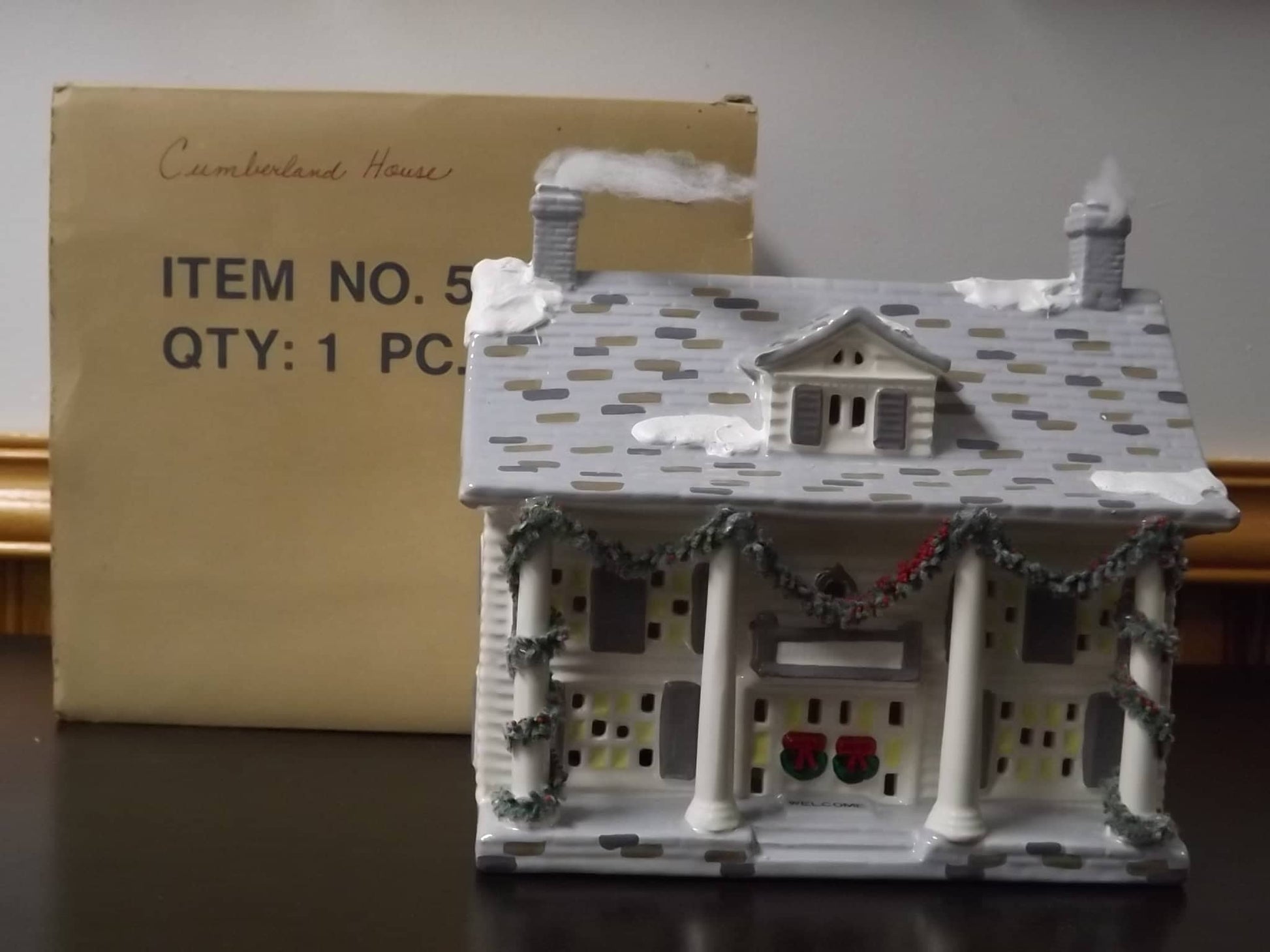 Vintage 1987 Snow Village "Cumberland House" Illuminated building figurine display village scenes. With box