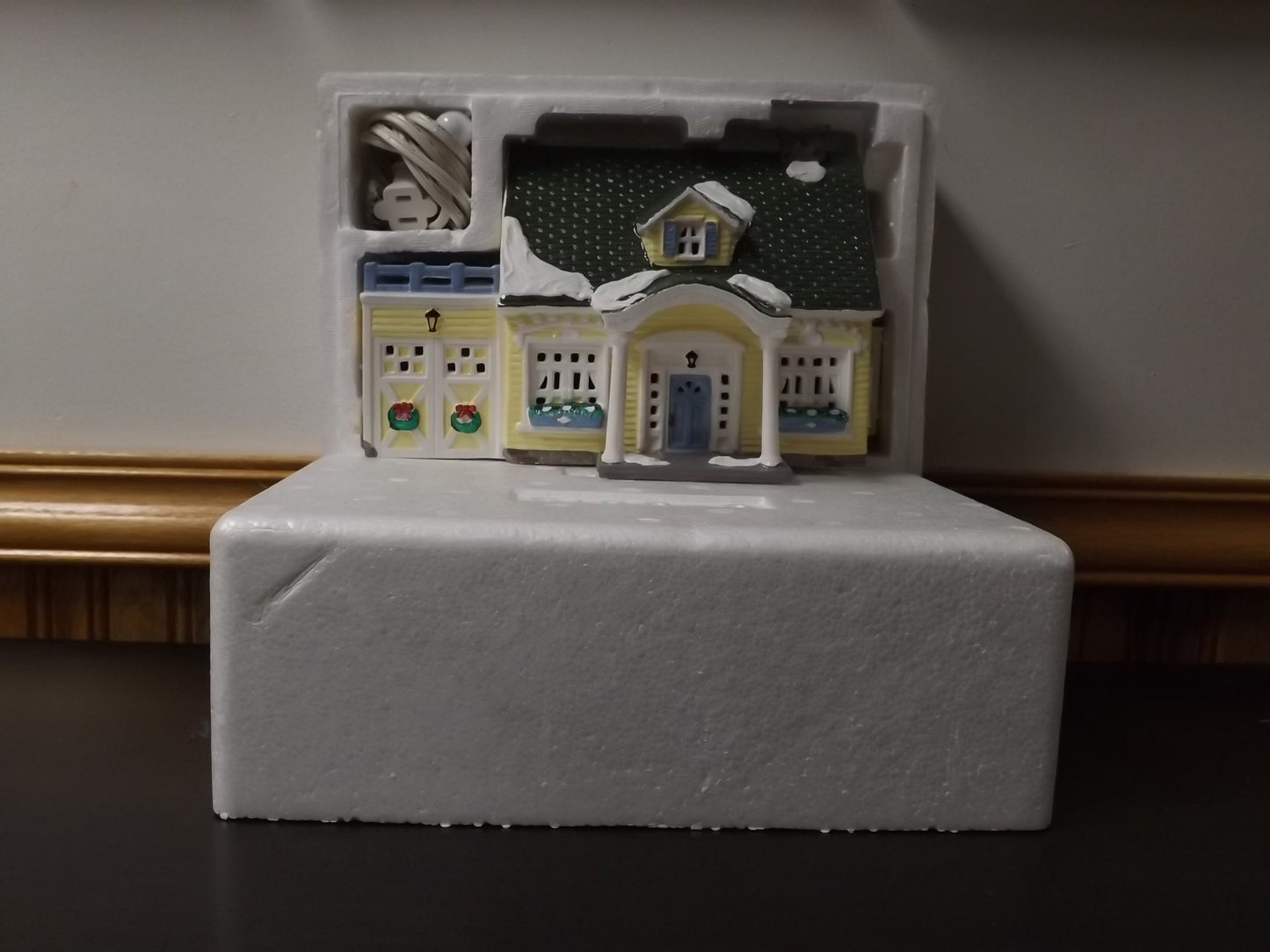 Vintage 1988 Snow Village North Creek Cottage: Illuminated Figurine with Box & COA