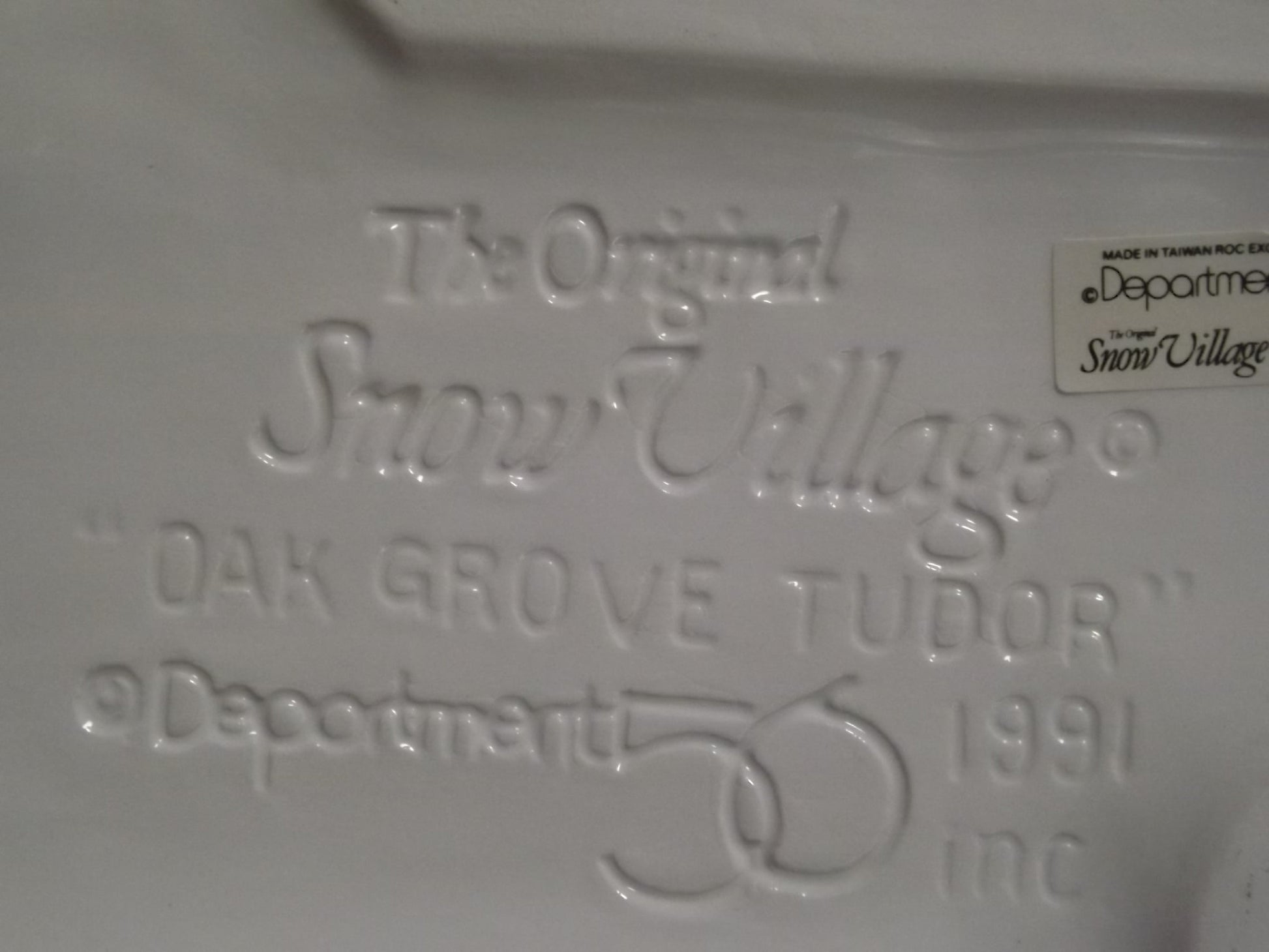Vintage 1991 Snow Village "Oak Grove Tudor" Illuminated Figurine with Box & COA