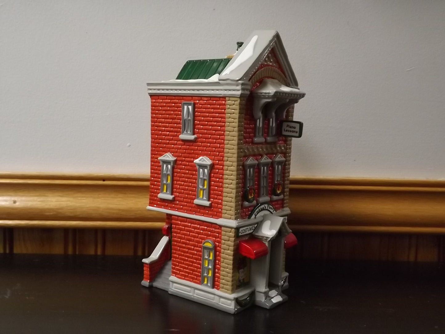 Vintage 1991 Snow Village "Finkley's Finery" Illuminated Building with Box & COA