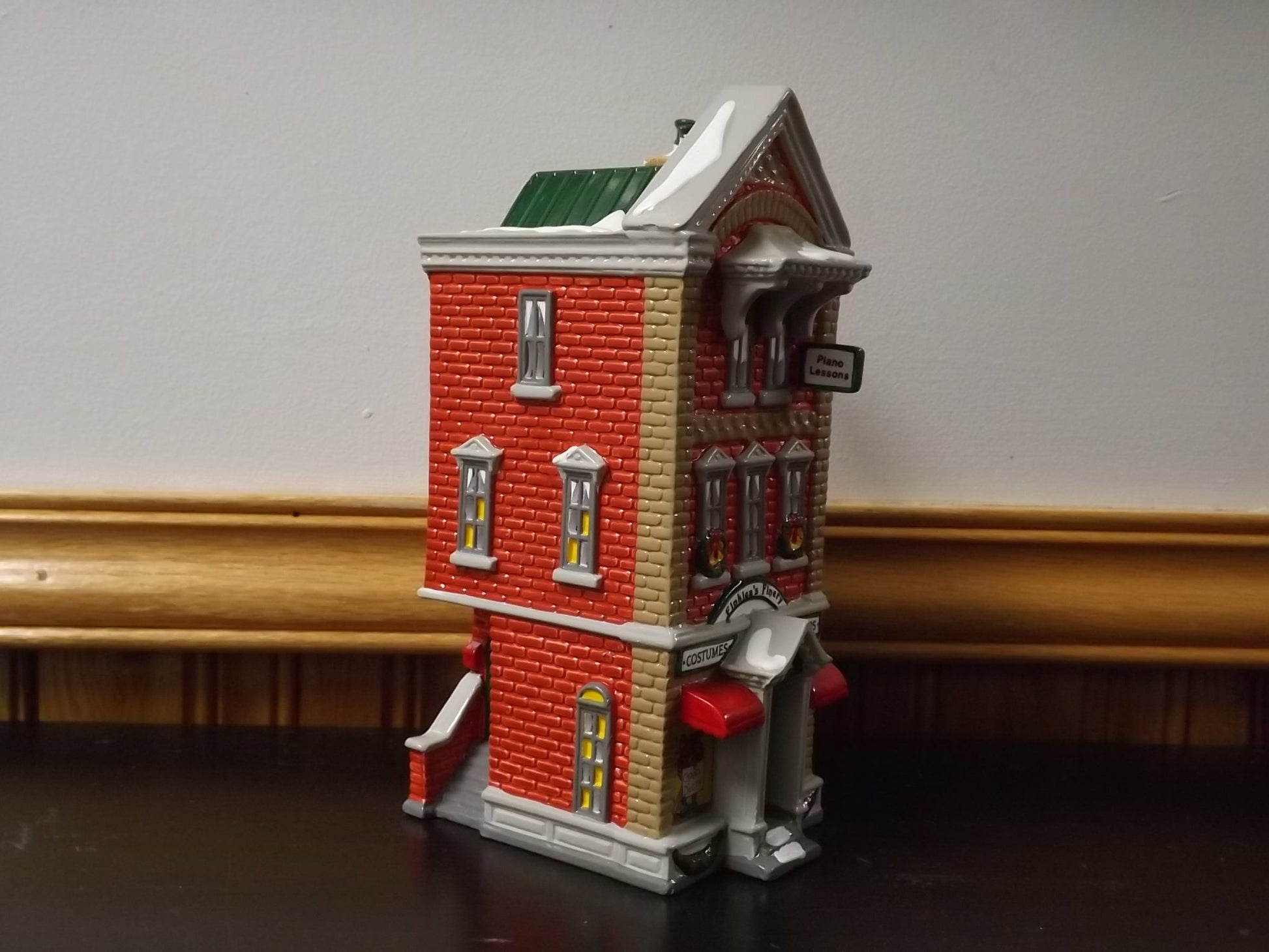 Vintage 1991 Snow Village "Finkley's Finery" Illuminated Building with Box & COA