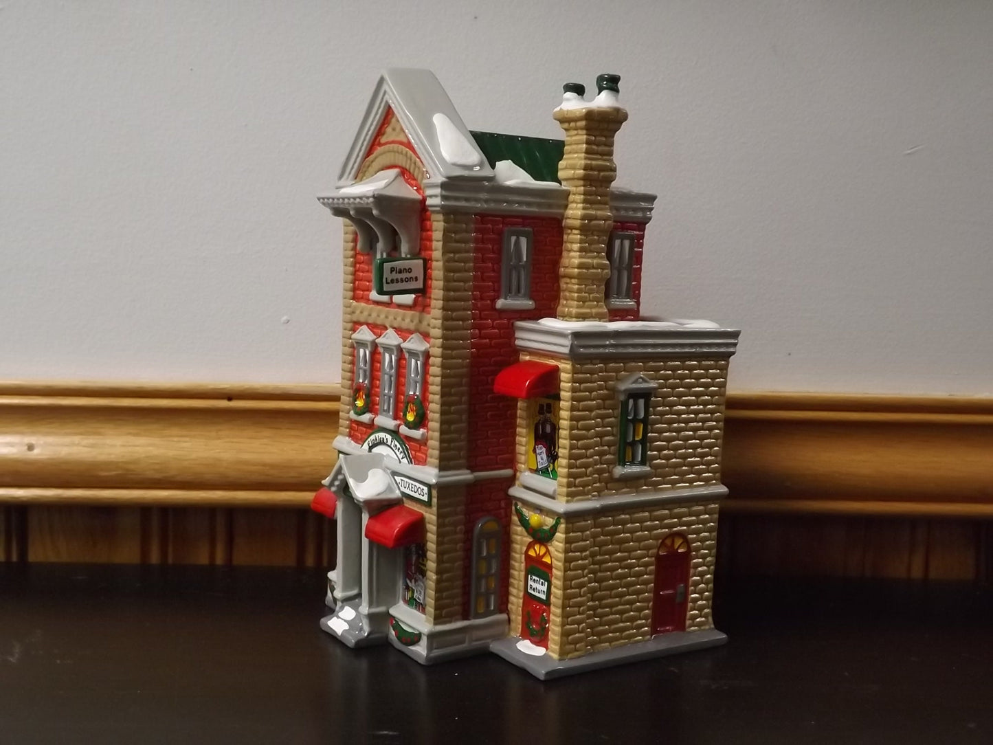 Vintage 1991 Snow Village "Finkley's Finery" Illuminated Building with Box & COA