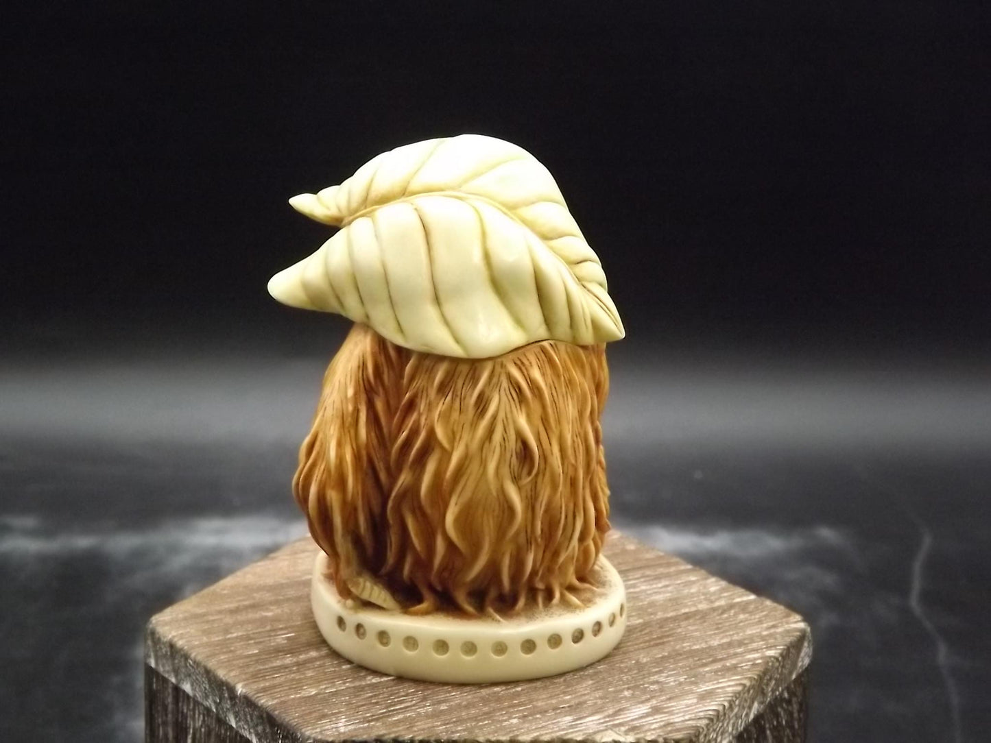 Retired 2000 Harmony Kingdom "Pongo's Palm" piece Excellent condition with original box and COA.