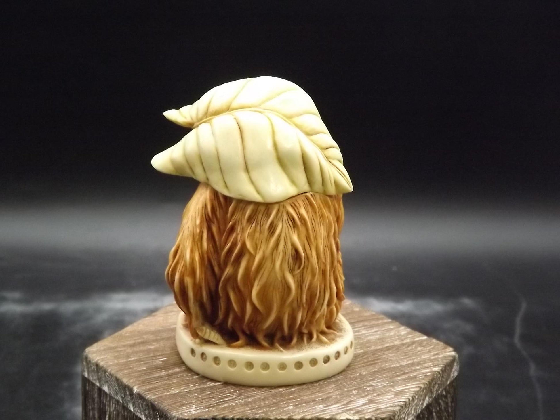 Retired 2000 Harmony Kingdom "Pongo's Palm" piece Excellent condition with original box and COA.