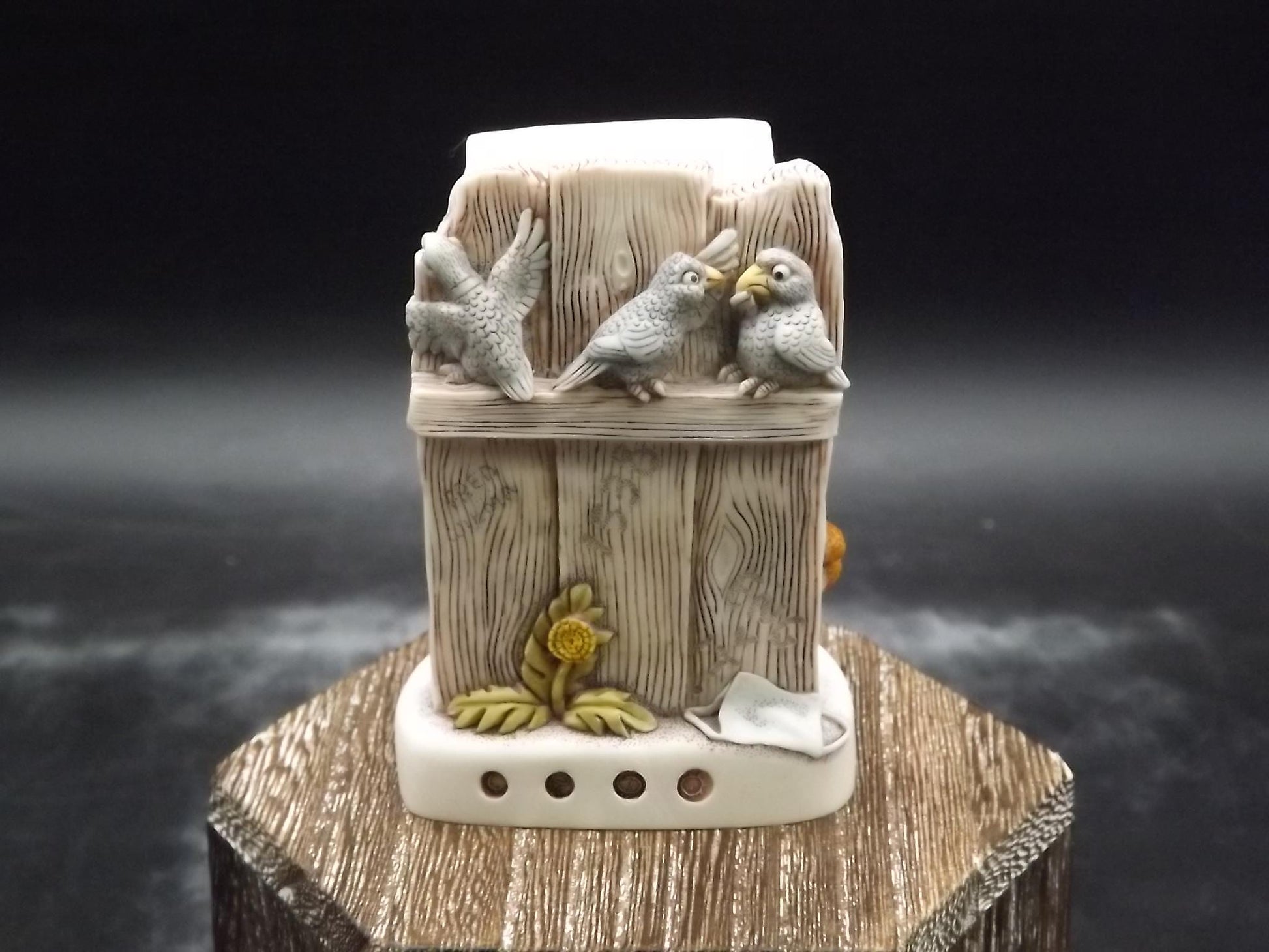 Vintage Harmony Kingdom "Peckish" Limited Edition of only 300 pieces Jest Figurine CTJCA48 with original box and COA. Excellent condition.