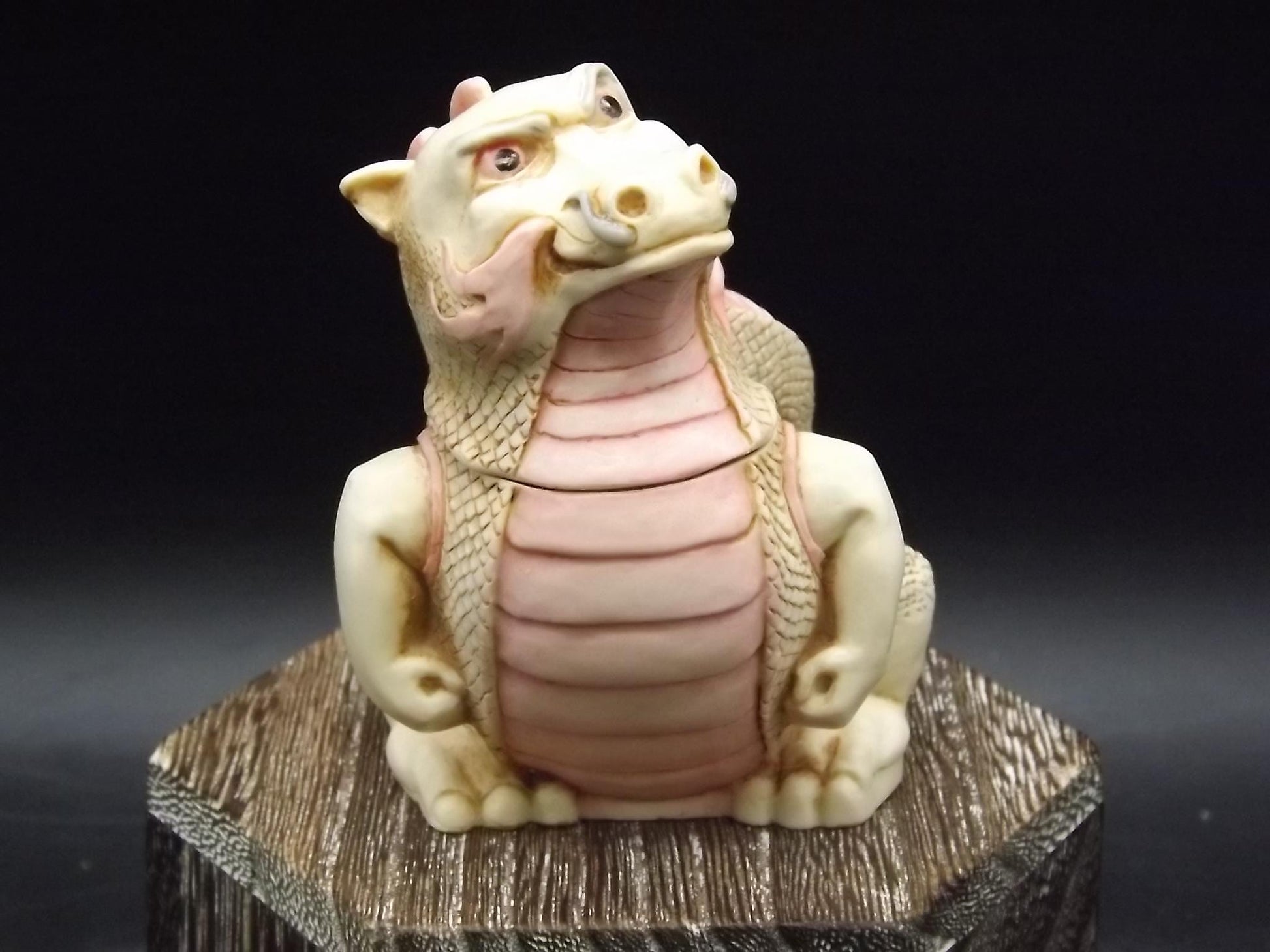 Vintage Harmony Kingdom "Rufus" Limited Edition #1425 of 5000 pieces Jest Figurine TJMYLEPI with original box and COA. Excellent condition.