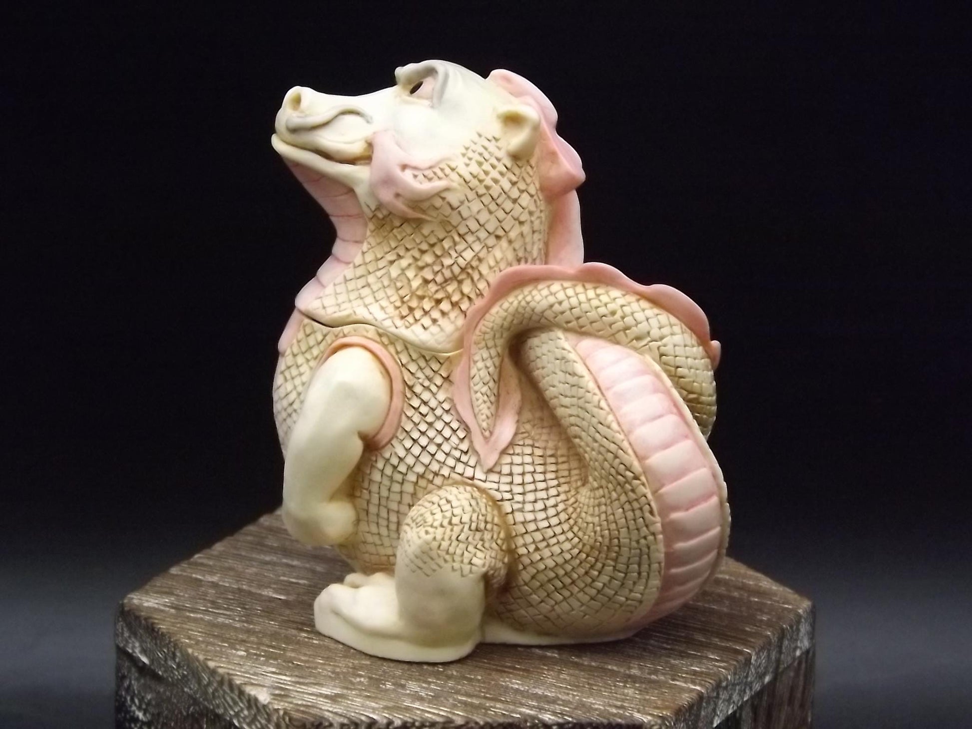 Vintage Harmony Kingdom "Rufus" Limited Edition #1425 of 5000 pieces Jest Figurine TJMYLEPI with original box and COA. Excellent condition.