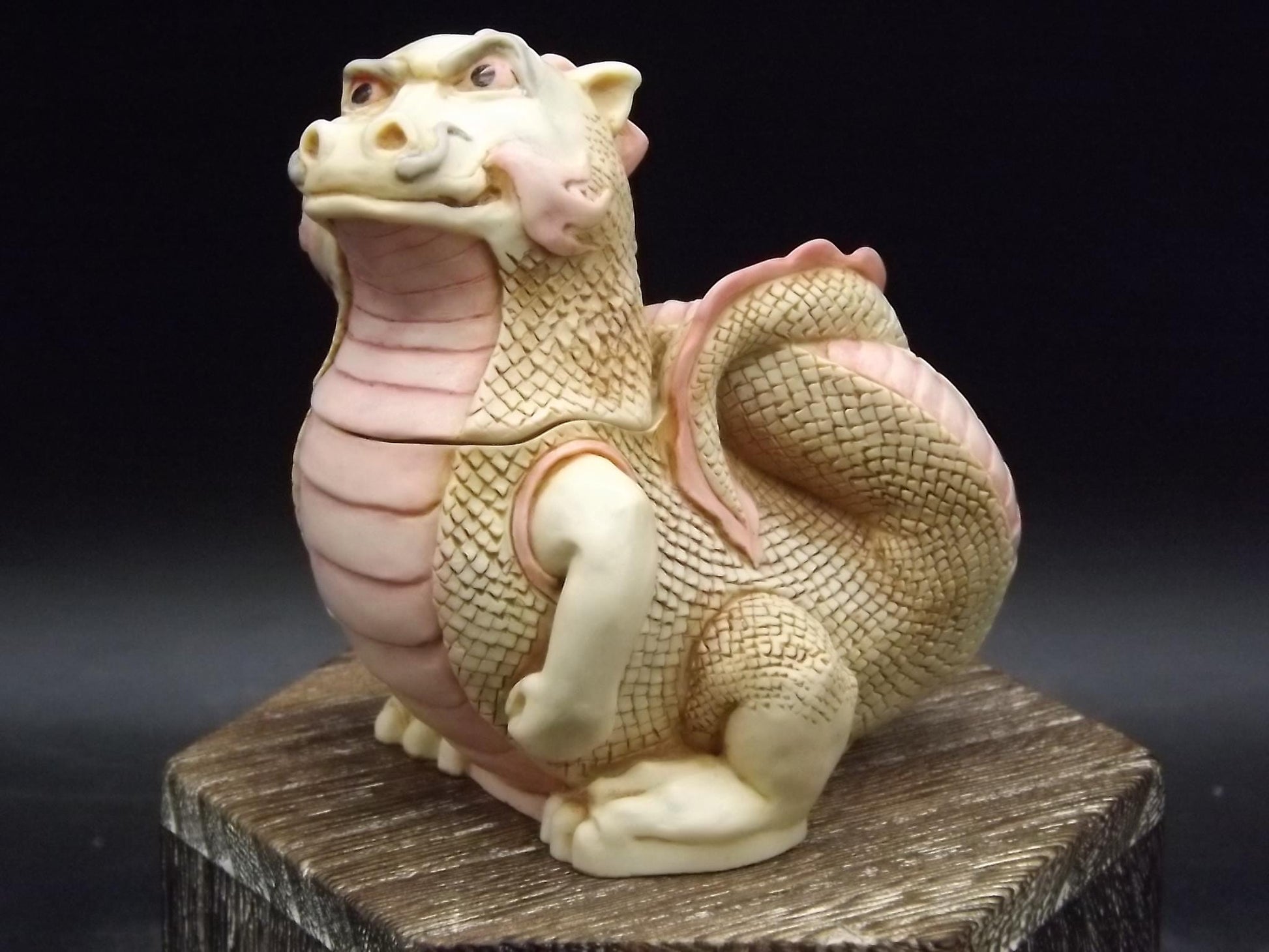 Vintage Harmony Kingdom "Rufus" Limited Edition #1425 of 5000 pieces Jest Figurine TJMYLEPI with original box and COA. Excellent condition.