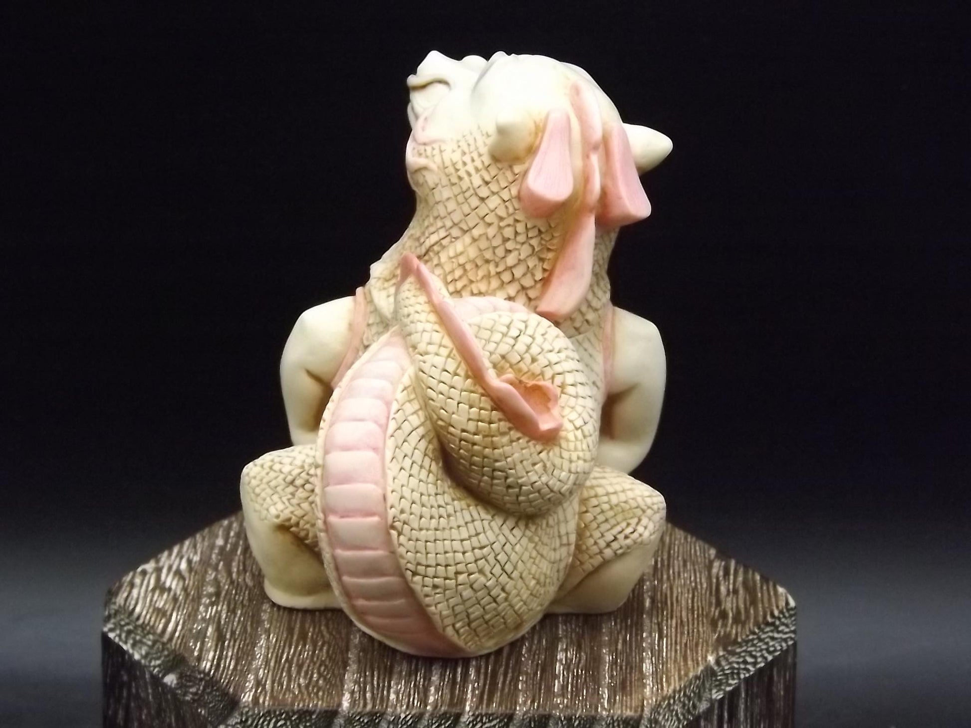 Vintage Harmony Kingdom "Rufus" Limited Edition #1425 of 5000 pieces Jest Figurine TJMYLEPI with original box and COA. Excellent condition.