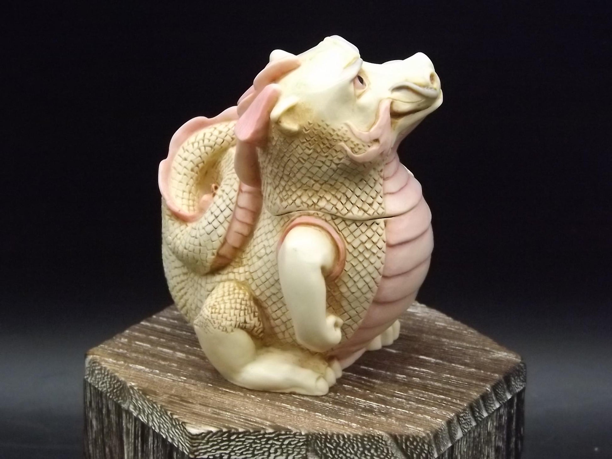 Vintage Harmony Kingdom "Rufus" Limited Edition #1425 of 5000 pieces Jest Figurine TJMYLEPI with original box and COA. Excellent condition.