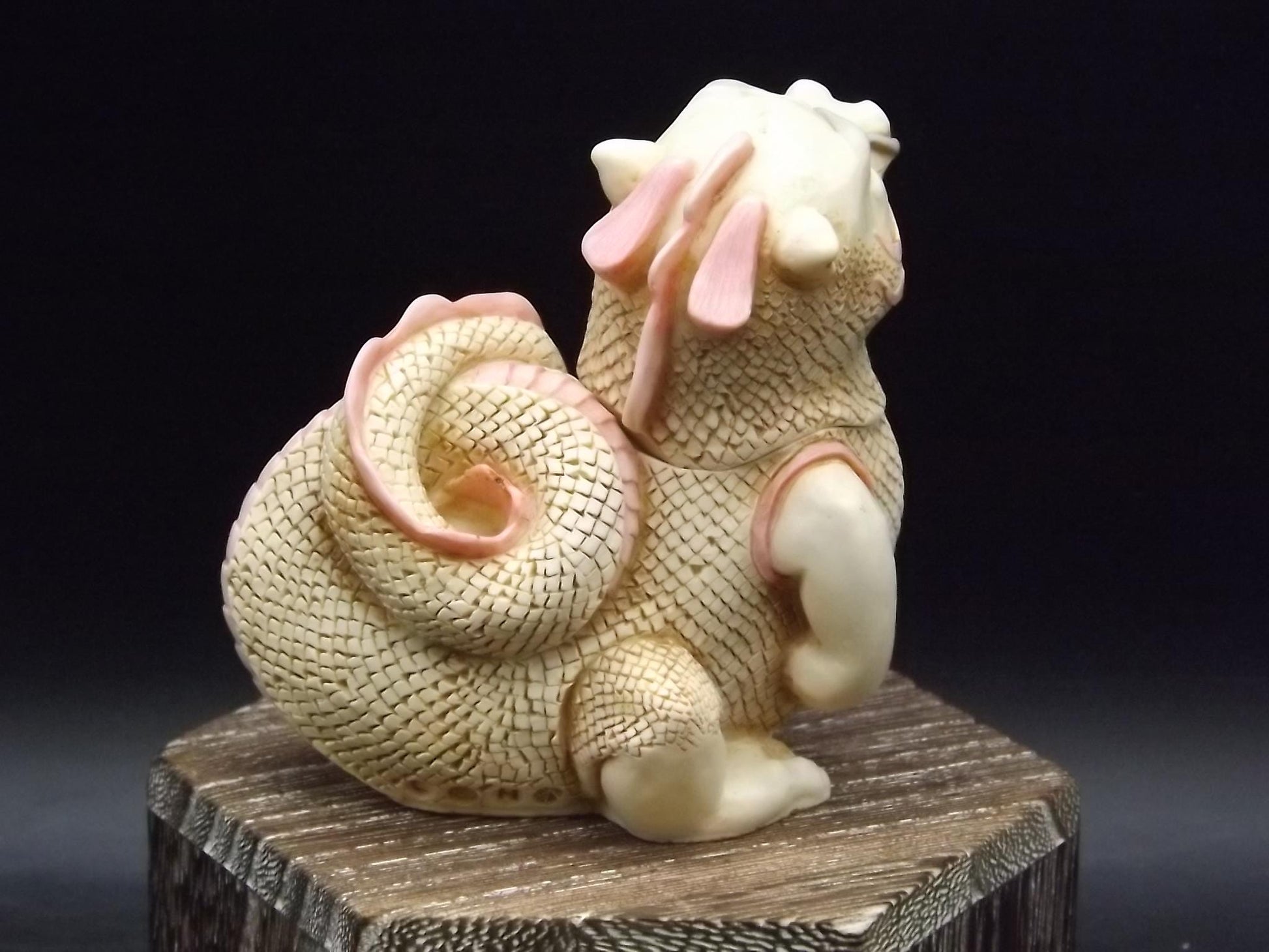 Vintage Harmony Kingdom "Rufus" Limited Edition #1425 of 5000 pieces Jest Figurine TJMYLEPI with original box and COA. Excellent condition.