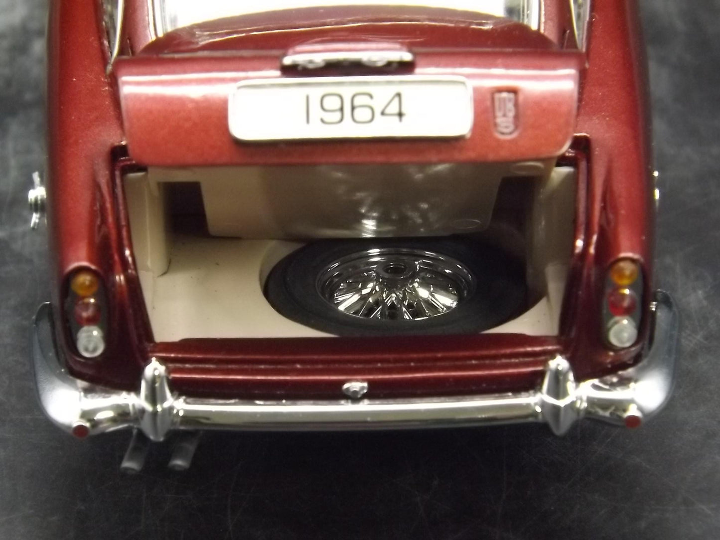 Vintage Danbury Mint 1964 Aston Martin DB5 Diecast Model Car with Box