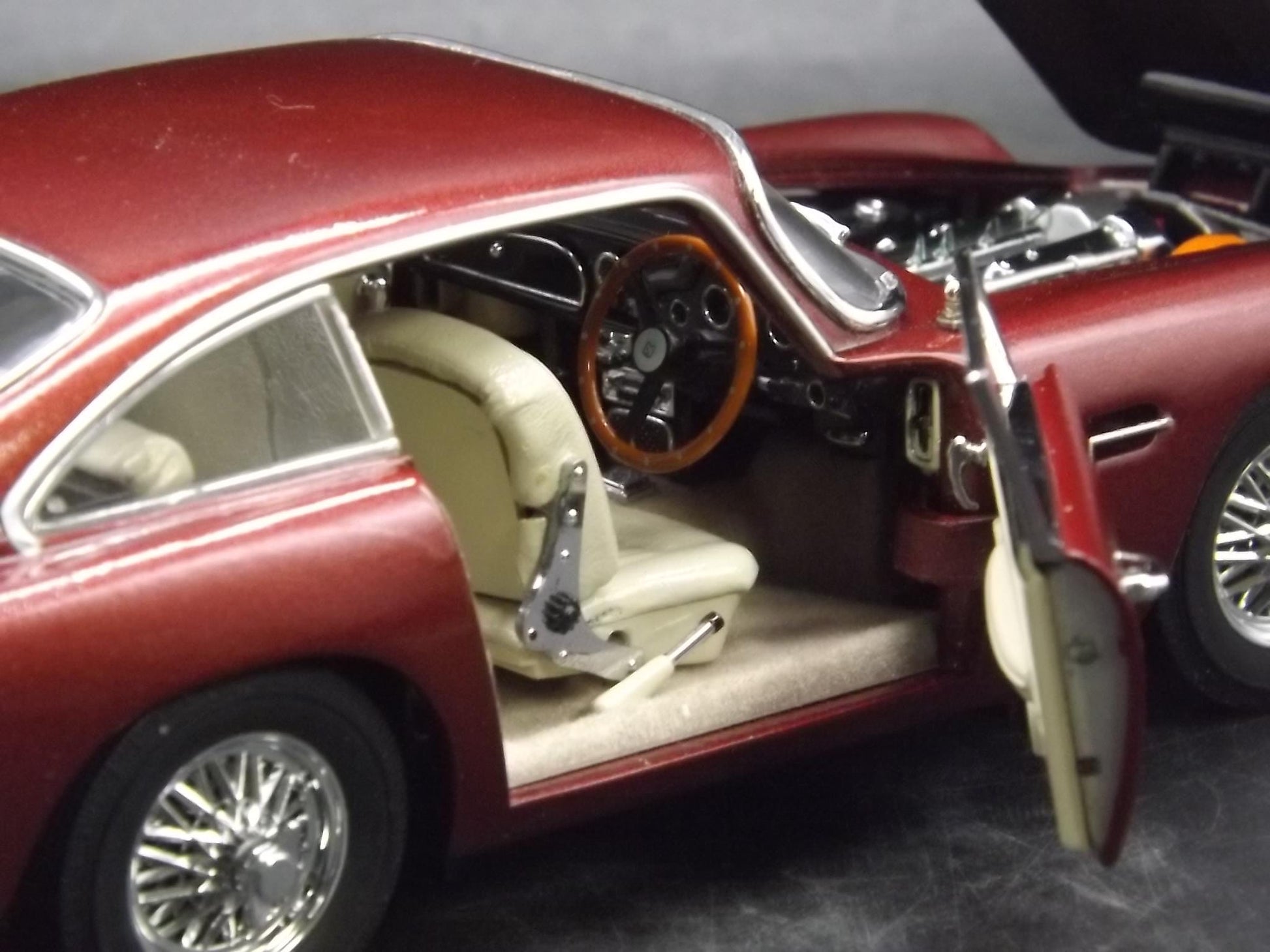 Vintage Danbury Mint 1964 Aston Martin DB5 Diecast Model Car with Box