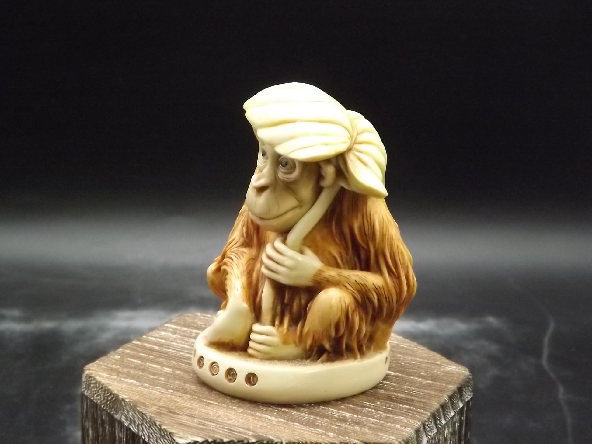 Retired 2000 Harmony Kingdom "Pongo's Palm" piece Excellent condition with original box and COA.