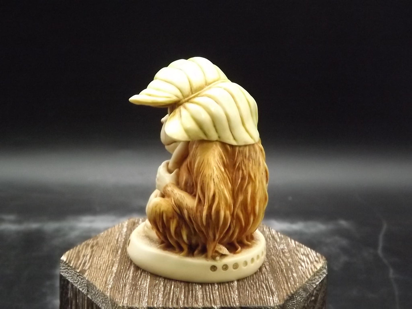 Retired 2000 Harmony Kingdom "Pongo's Palm" piece Excellent condition with original box and COA.