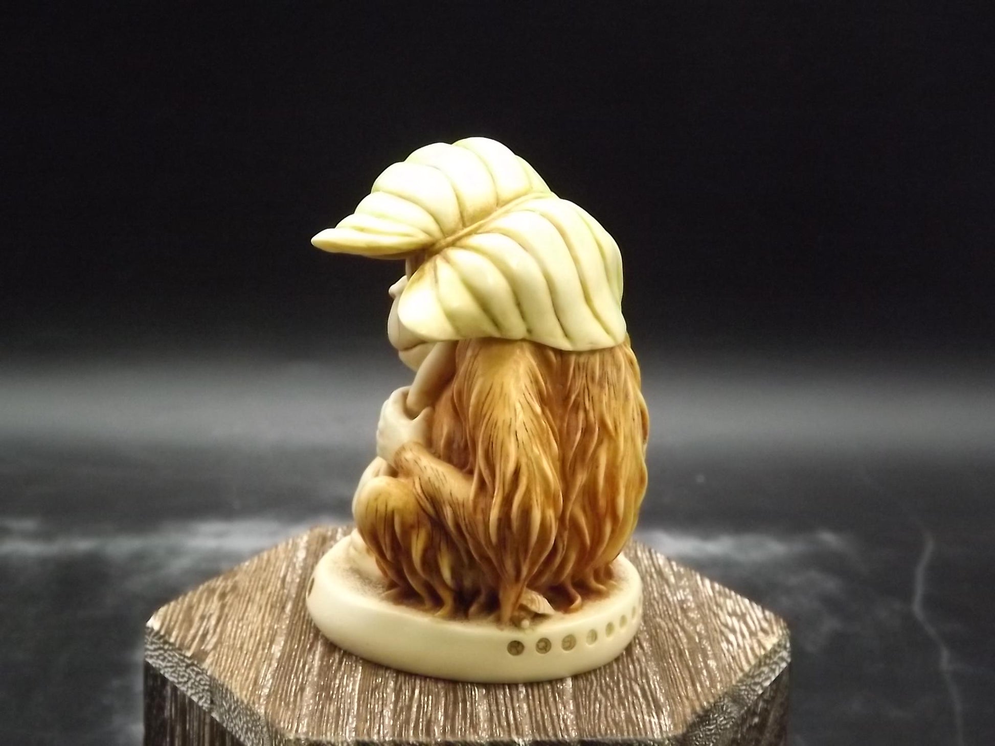 Retired 2000 Harmony Kingdom "Pongo's Palm" piece Excellent condition with original box and COA.