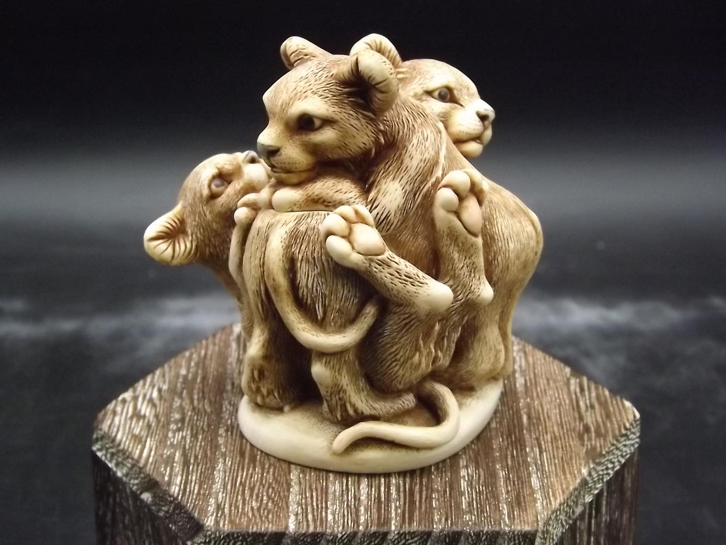 Vintage Harmony Kingdom Lion Cub Figurine: "Rough and Tumble" TJLI2