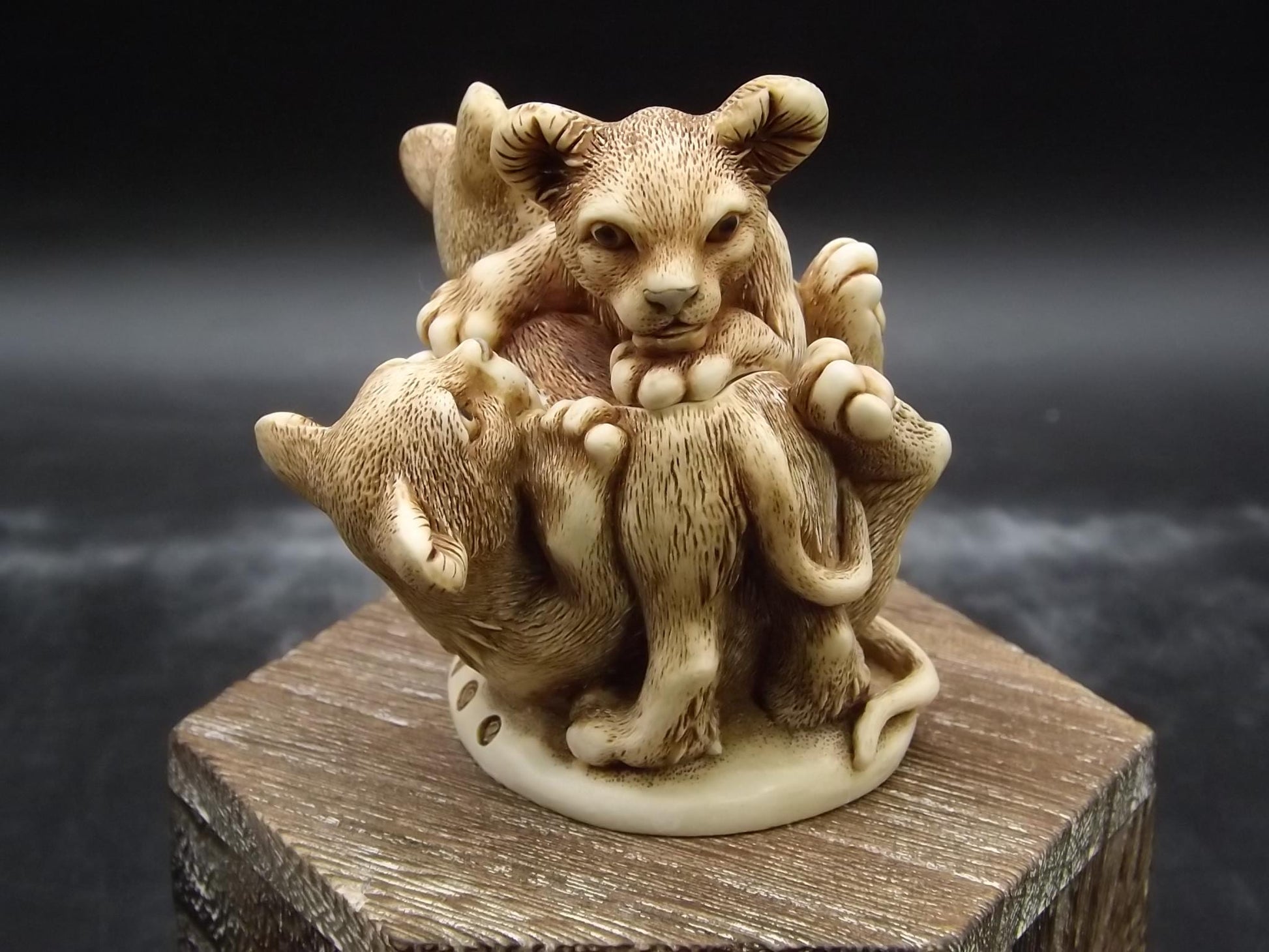 Vintage Harmony Kingdom Lion Cub Figurine: "Rough and Tumble" TJLI2