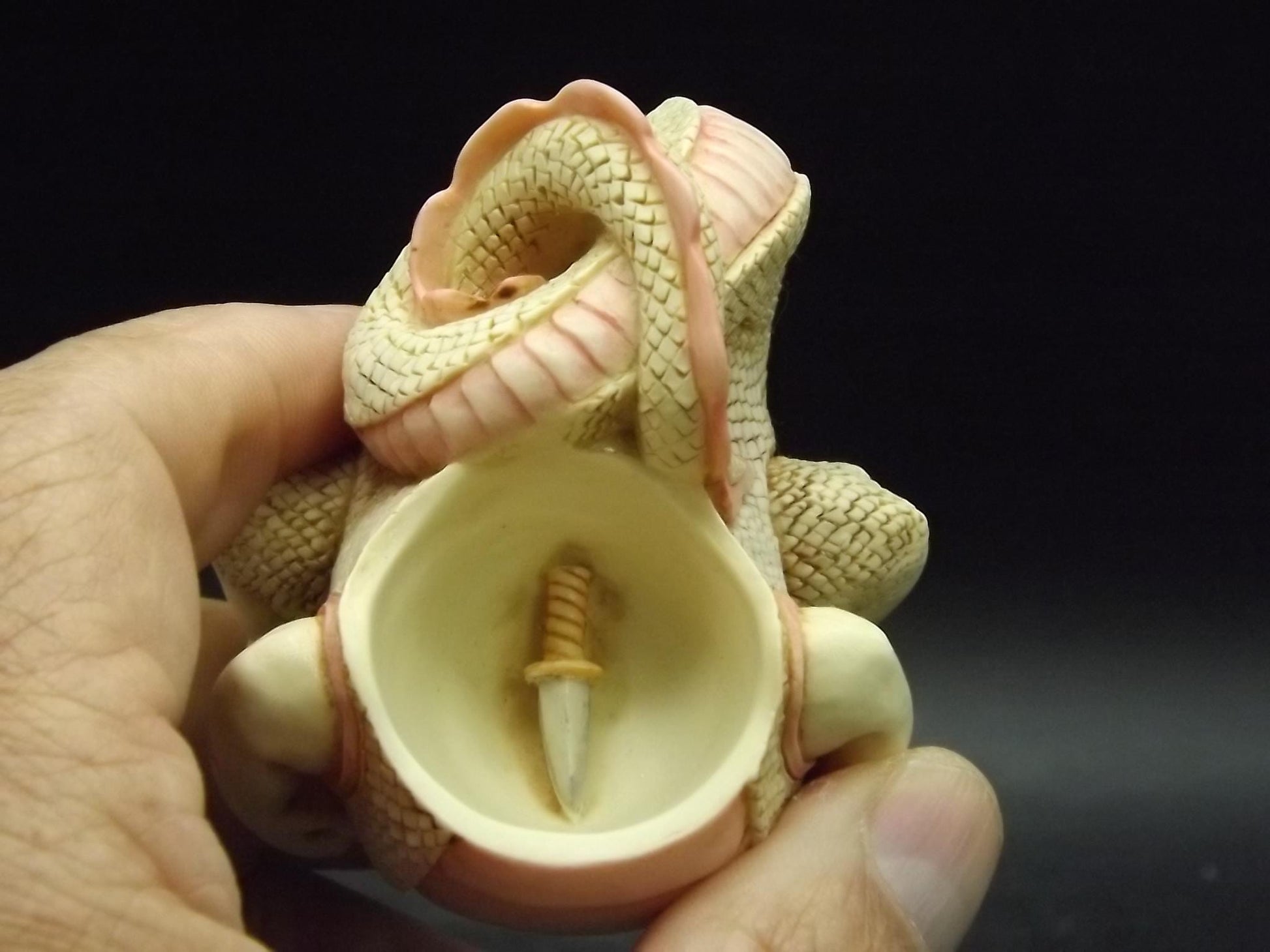 Vintage Harmony Kingdom "Rufus" Limited Edition #1425 of 5000 pieces Jest Figurine TJMYLEPI with original box and COA. Excellent condition.