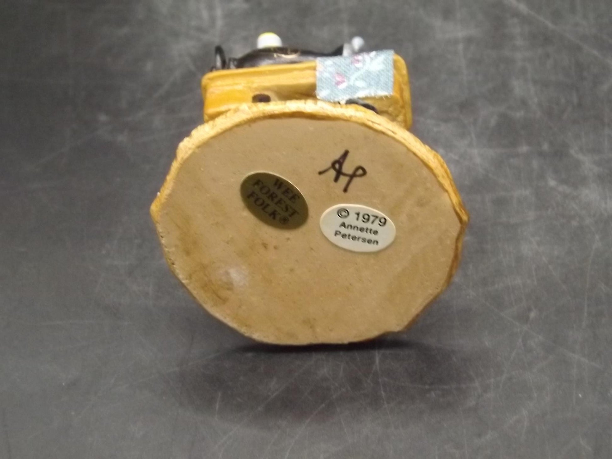 Vintage 1979 M-040 Wee Forest Folk "Miss Bobbin" Hand Painted Mouse sewing.