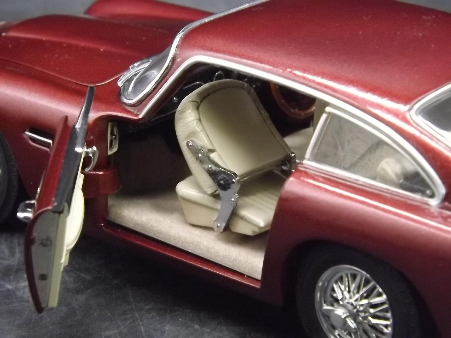 Vintage Danbury Mint 1964 Aston Martin DB5 Diecast Model Car with Box