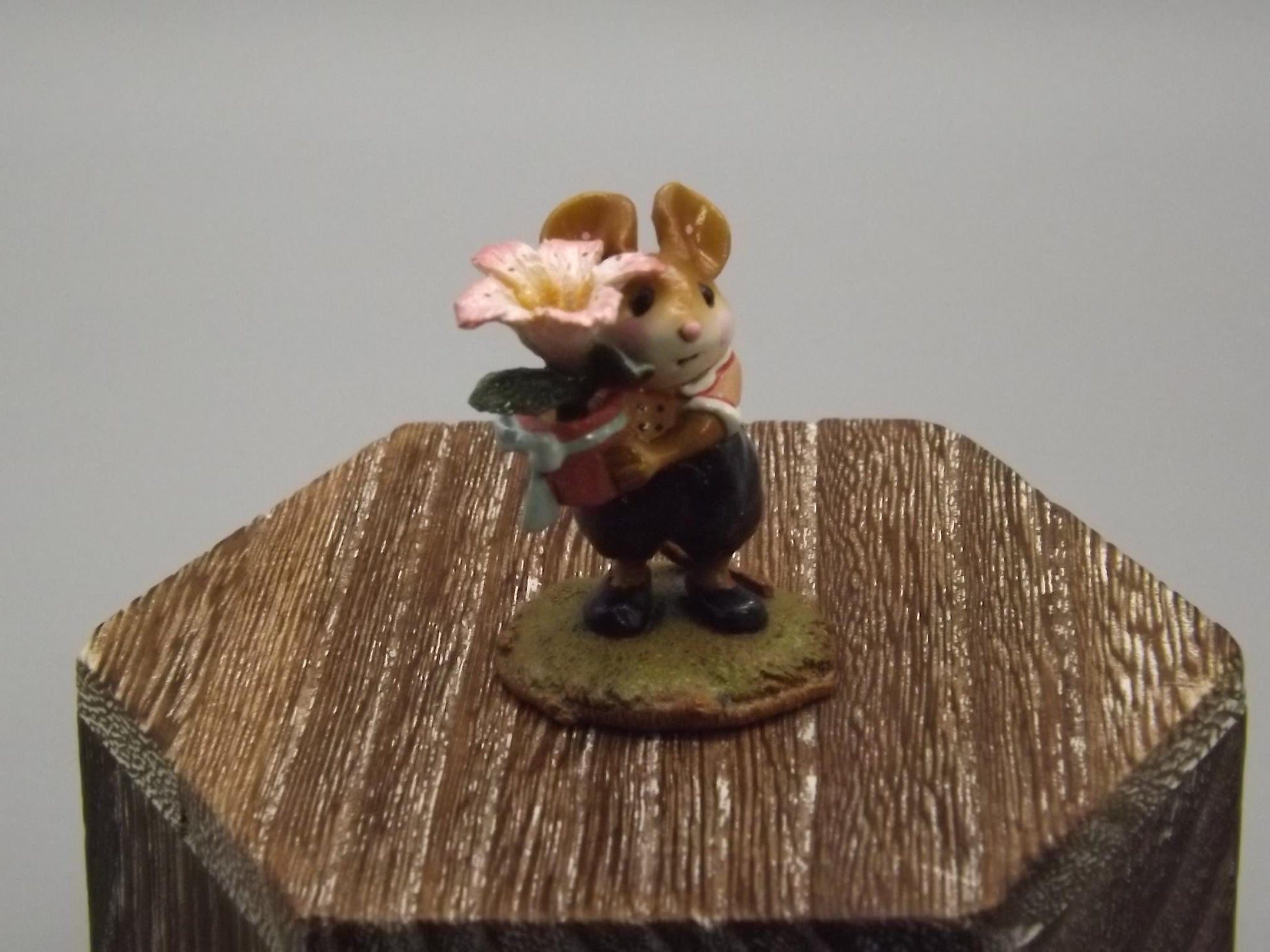 Vintage Wee Forest Folk Mouse Figurine: "Love in Bloom" 2003