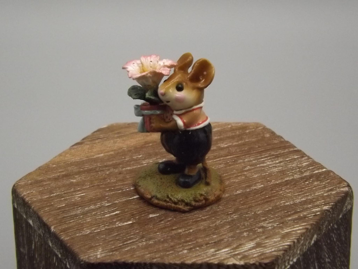 Vintage Wee Forest Folk Mouse Figurine: "Love in Bloom" 2003