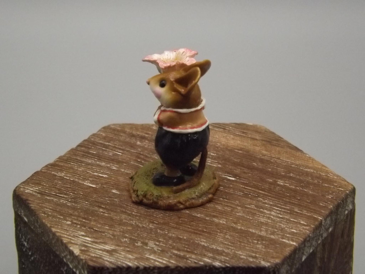 Vintage Wee Forest Folk Mouse Figurine: "Love in Bloom" 2003
