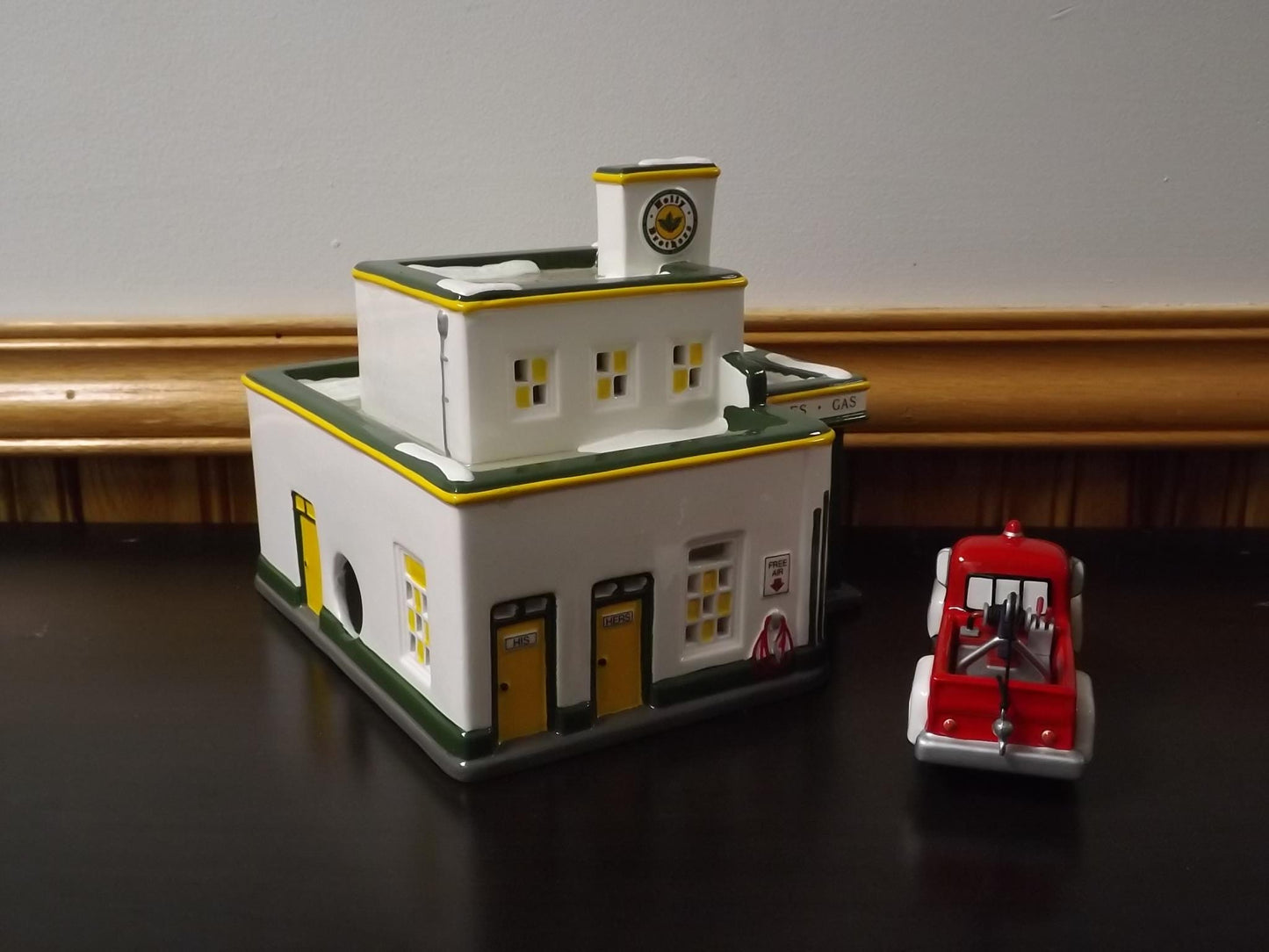 Vintage 1995 Snow Village "Holly Brothers" Garage with Tow Truck