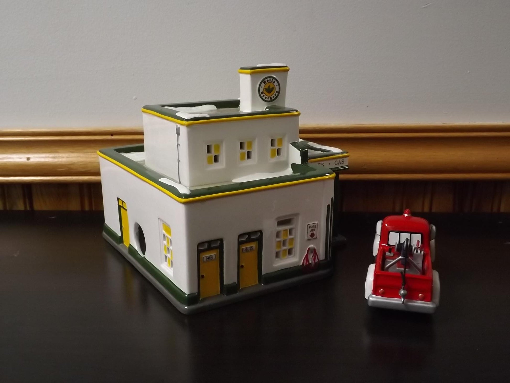 Vintage 1995 Snow Village "Holly Brothers" Garage with Tow Truck
