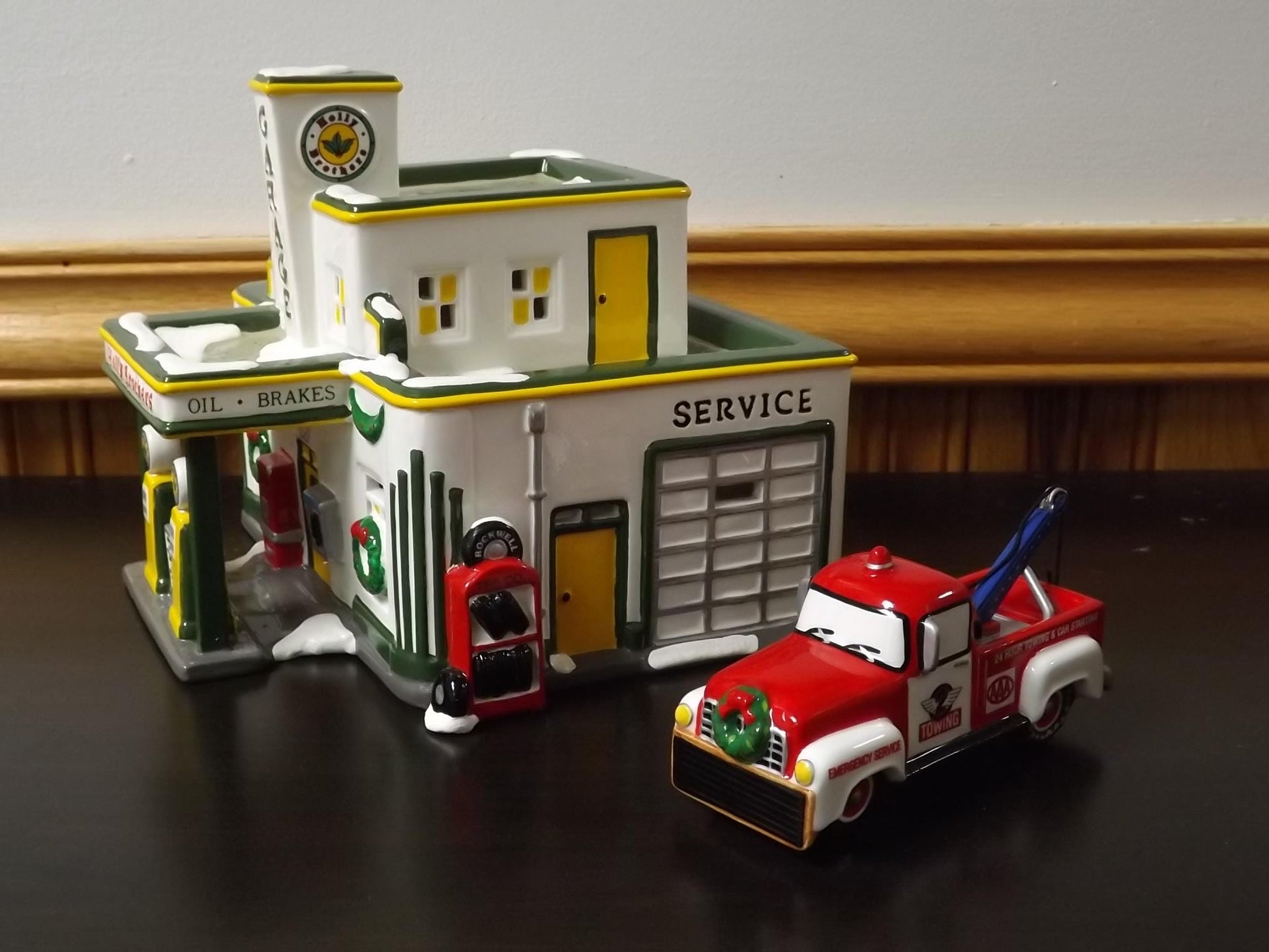 Vintage 1995 Snow Village "Holly Brothers" Garage with Tow Truck