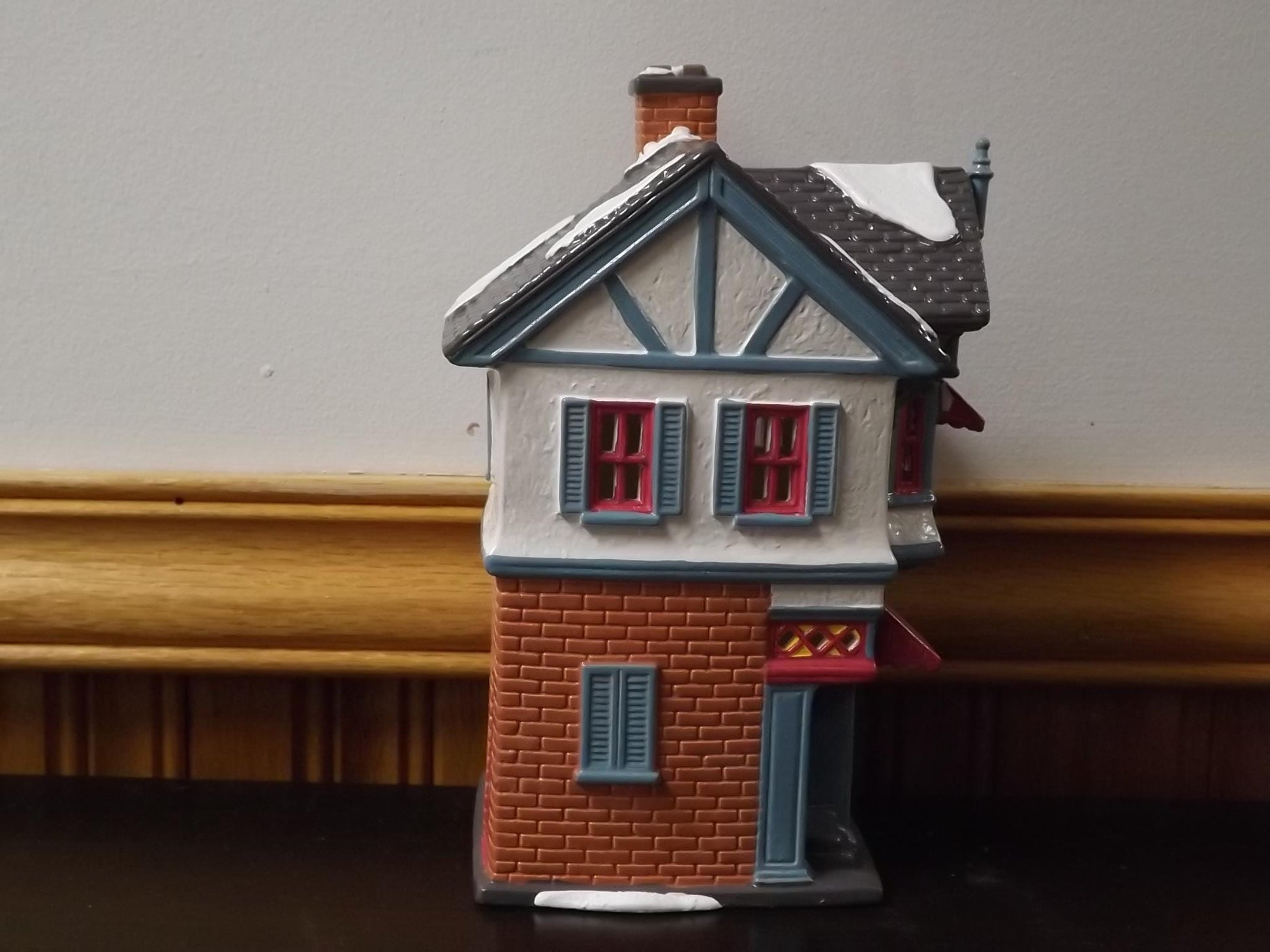 Vintage 1994 Snow Village "Marvel's Beauty Salon" Illuminated Figurine (With Box & COA)