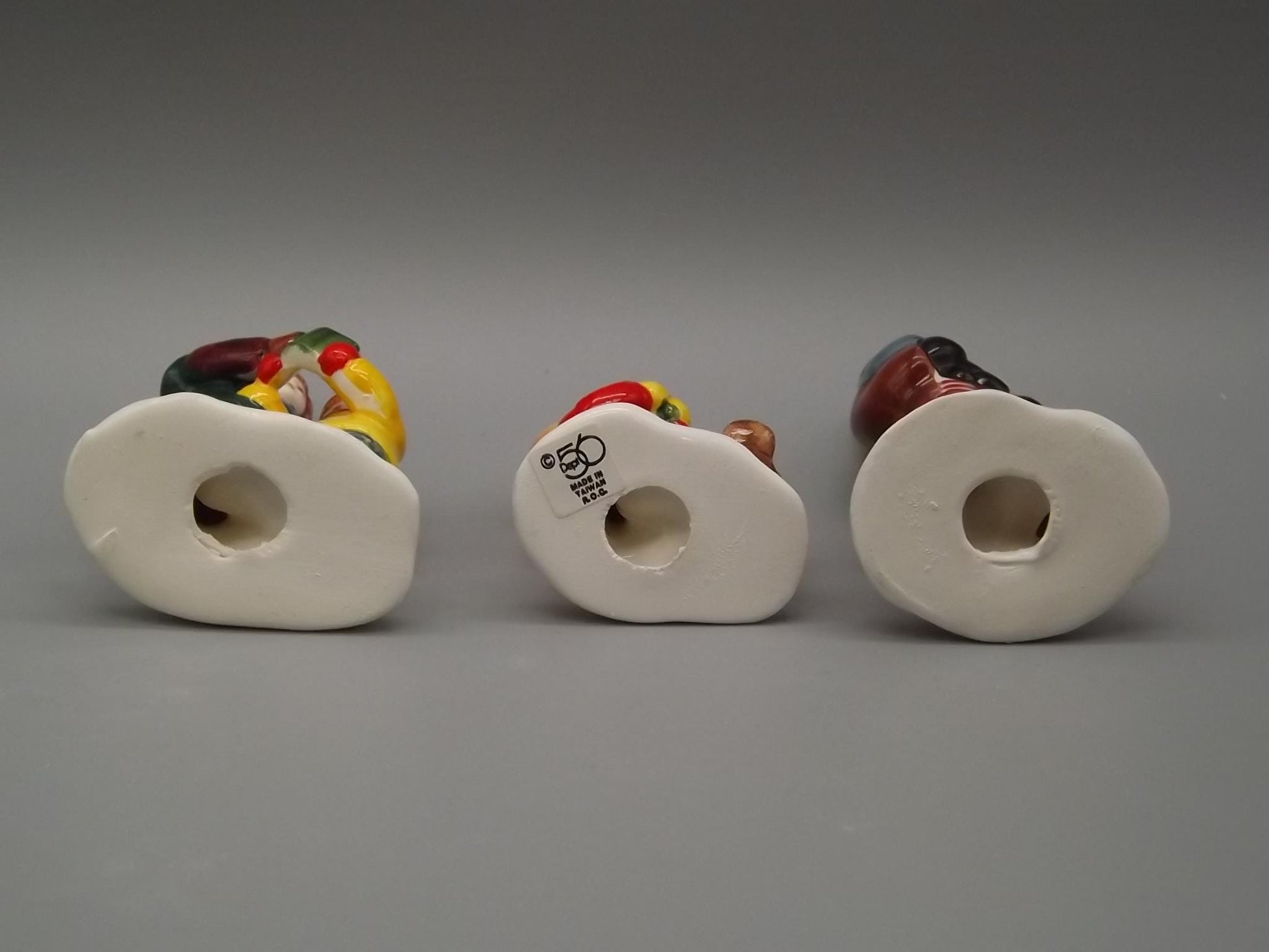 Vintage Snow Village Caroling Family Figurine Set #5105-5 - With Box