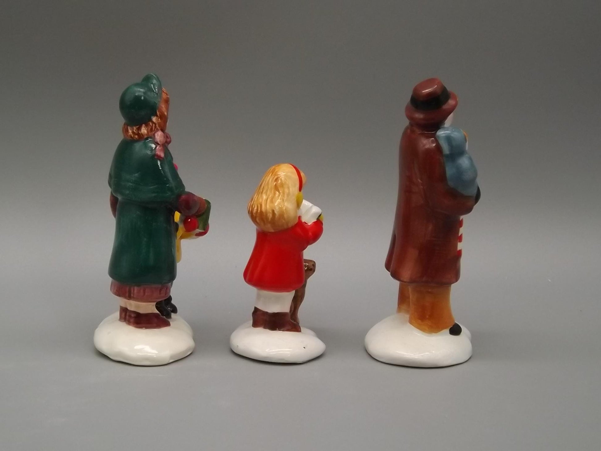 Vintage Snow Village Caroling Family Figurine Set #5105-5 - With Box