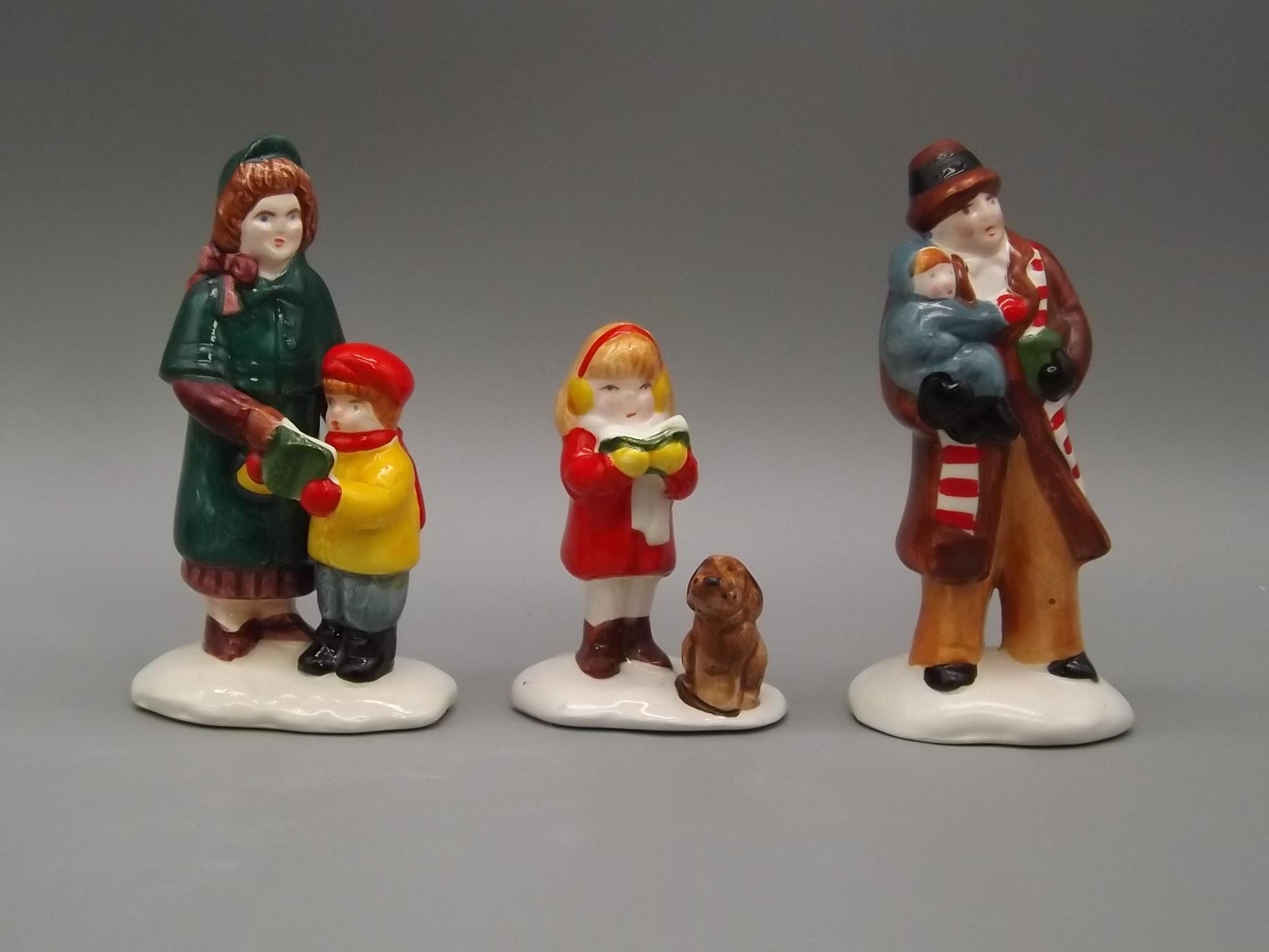 Vintage Snow Village Caroling Family Figurine Set #5105-5 - With Box