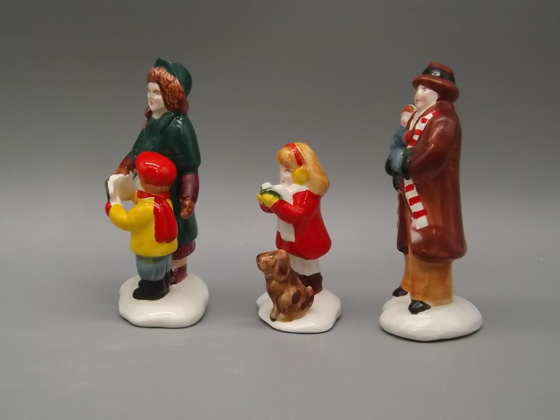 Vintage Snow Village Caroling Family Figurine Set #5105-5 - With Box
