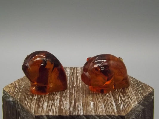 Heisey by Imperial Amber glass standing and sitting piglets set.