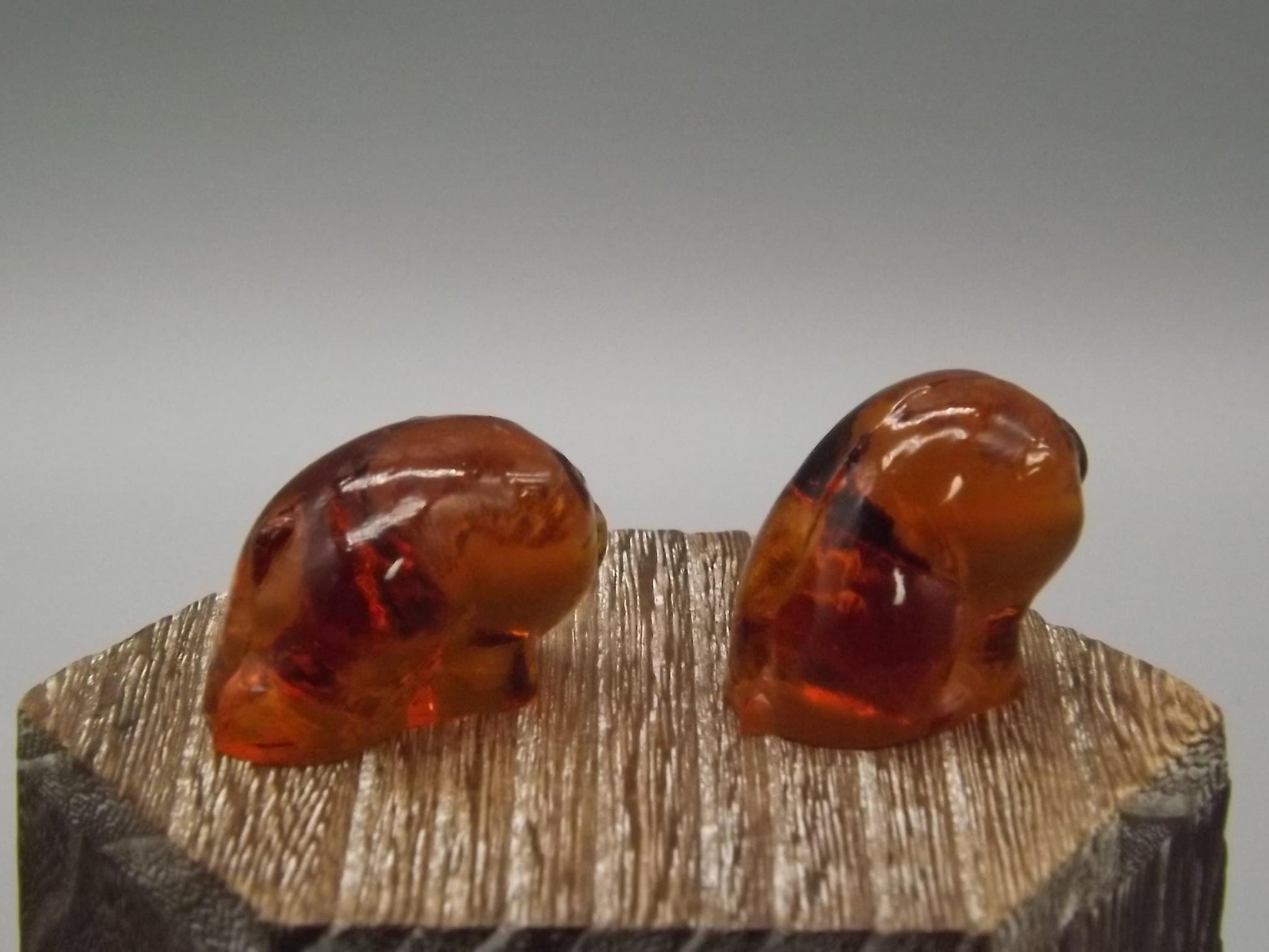 Heisey by Imperial Amber glass standing and sitting piglets set.