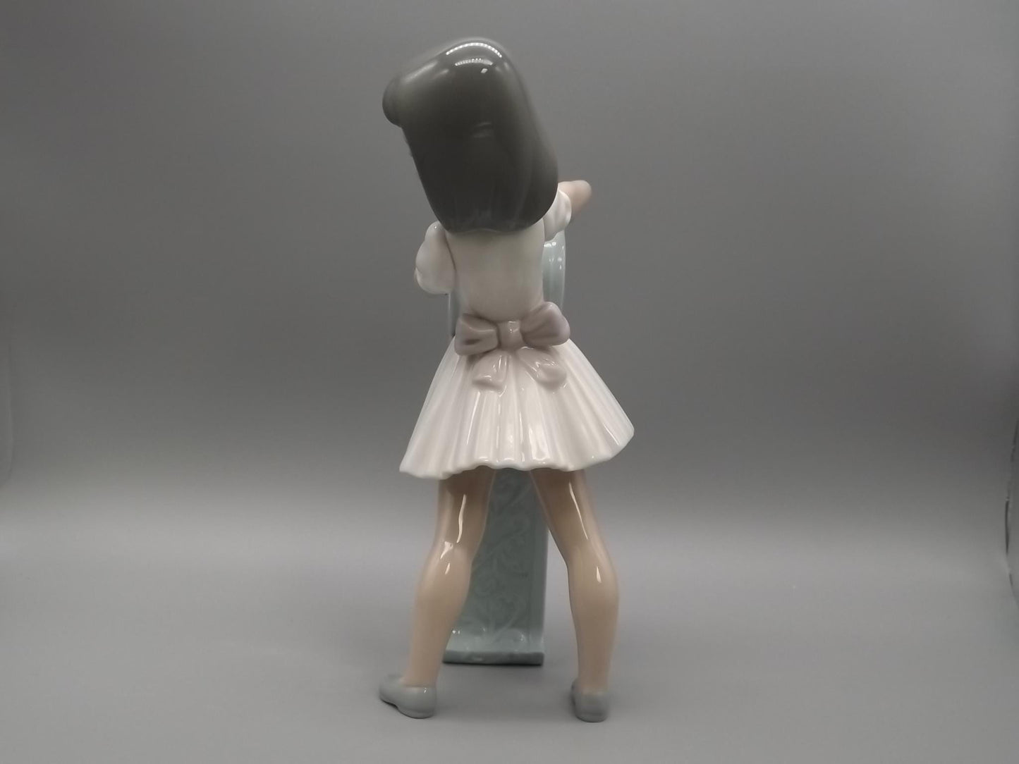 Vintage Lladro Figurine: "I is for Ivy" Girl with Letter, #5147