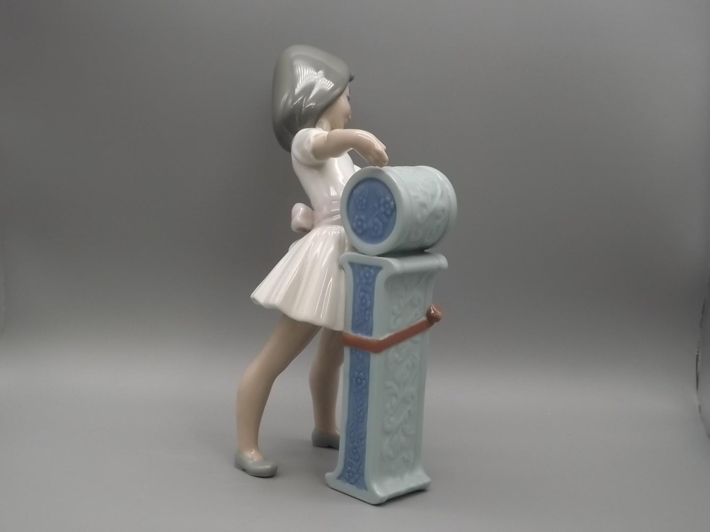 Vintage Lladro Figurine: "I is for Ivy" Girl with Letter, #5147