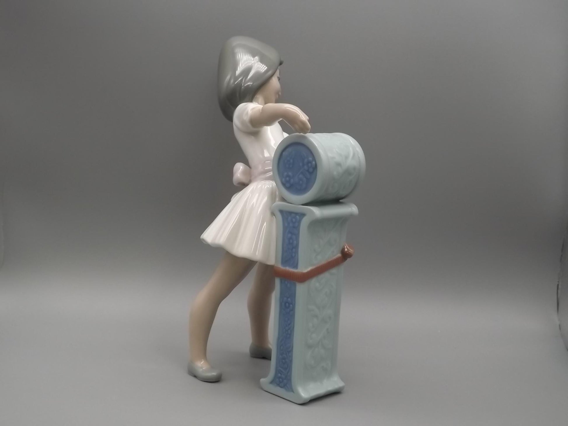 Vintage Lladro Figurine: "I is for Ivy" Girl with Letter, #5147