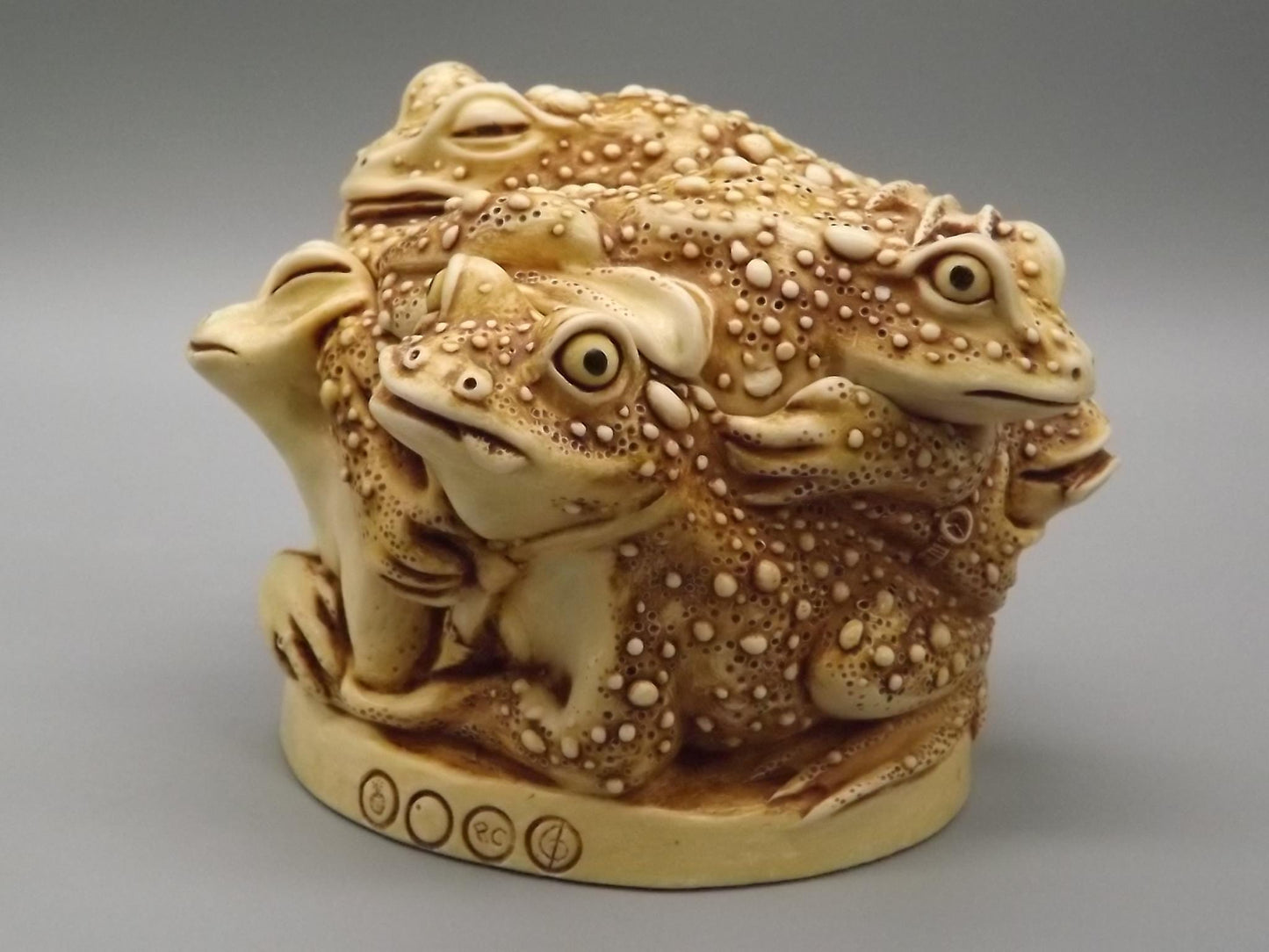 Harmony Kingdom Toad Figurine: Rather Large Huddle, 1995 with Box